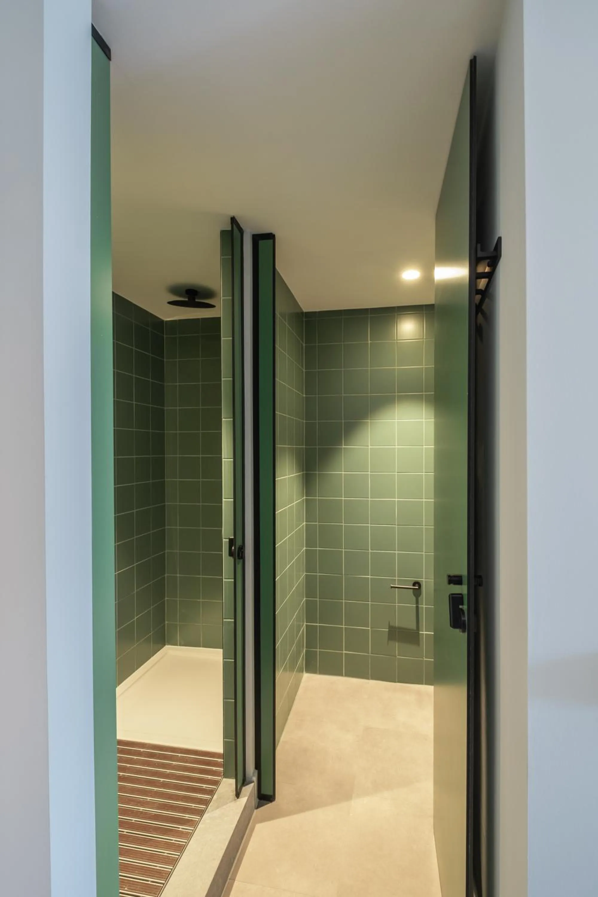 Bathroom in LATROUPE Grand Place Hostel