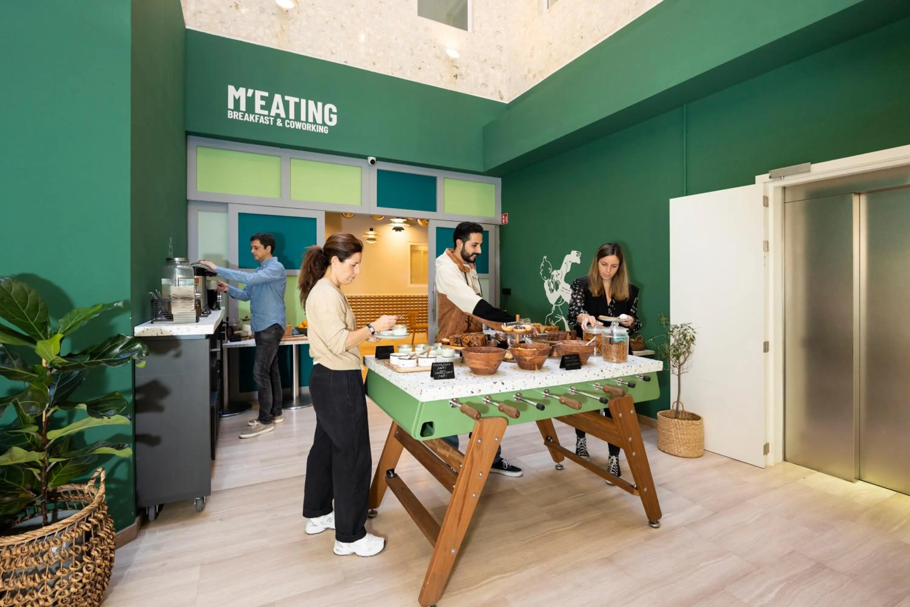 Food in LATROUPE Grand Place Hostel