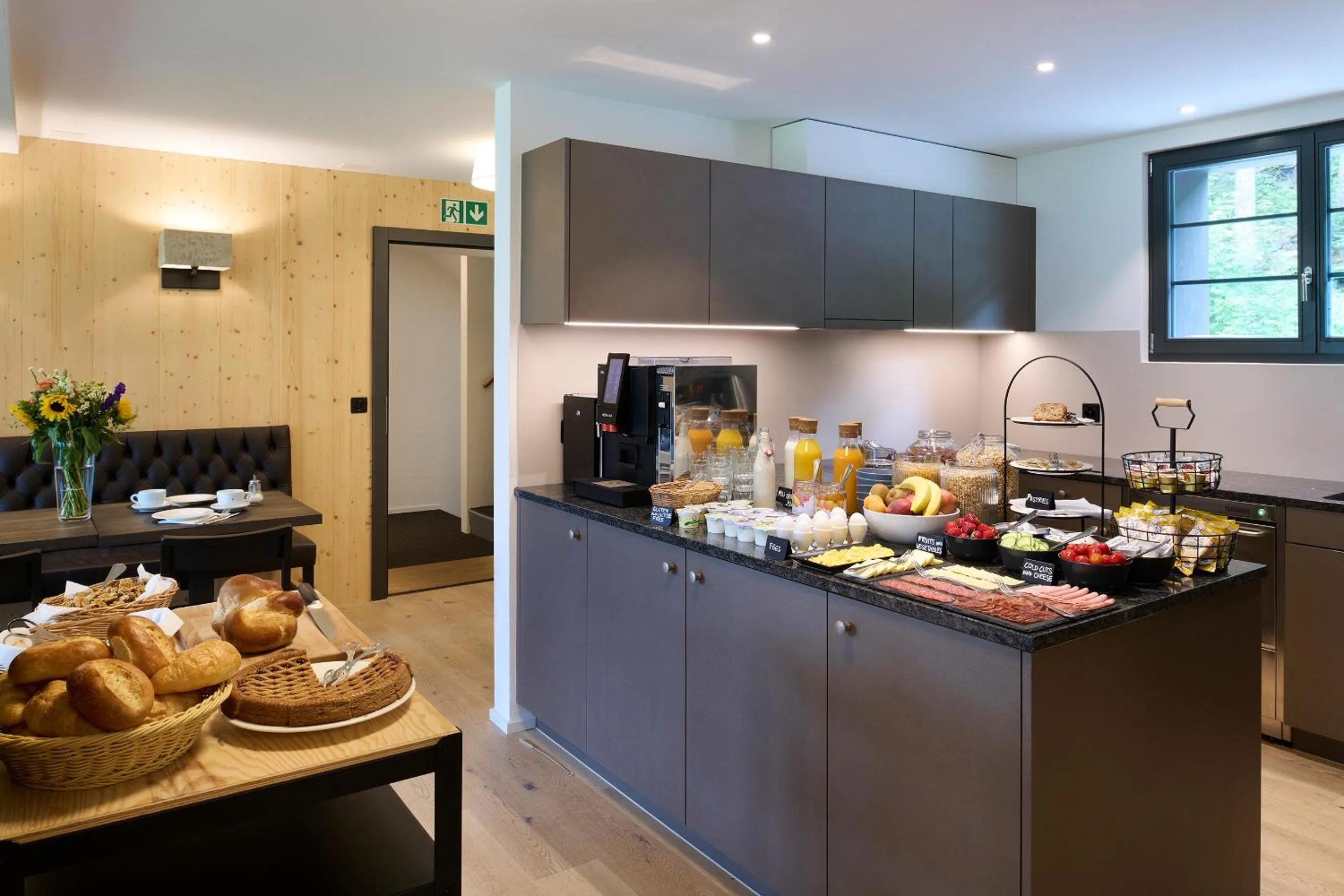 Breakfast in Eiger View Alpine Lodge