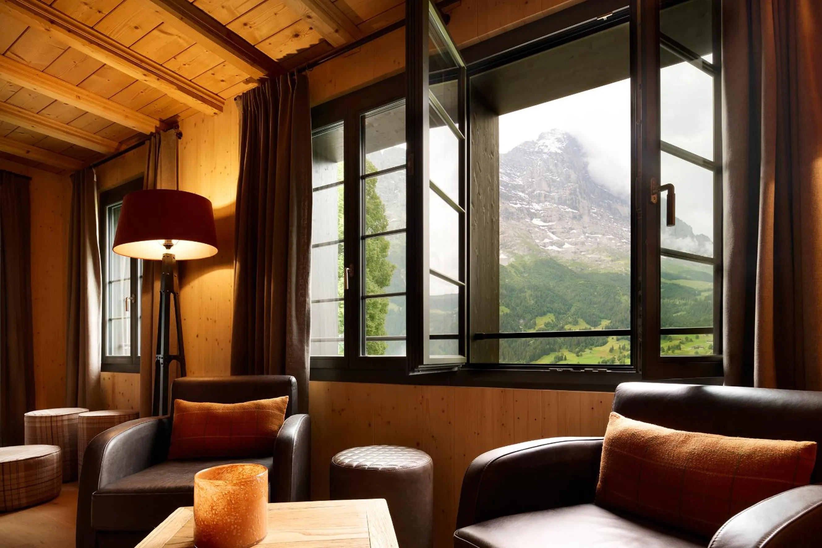 Living room in Eiger View Alpine Lodge