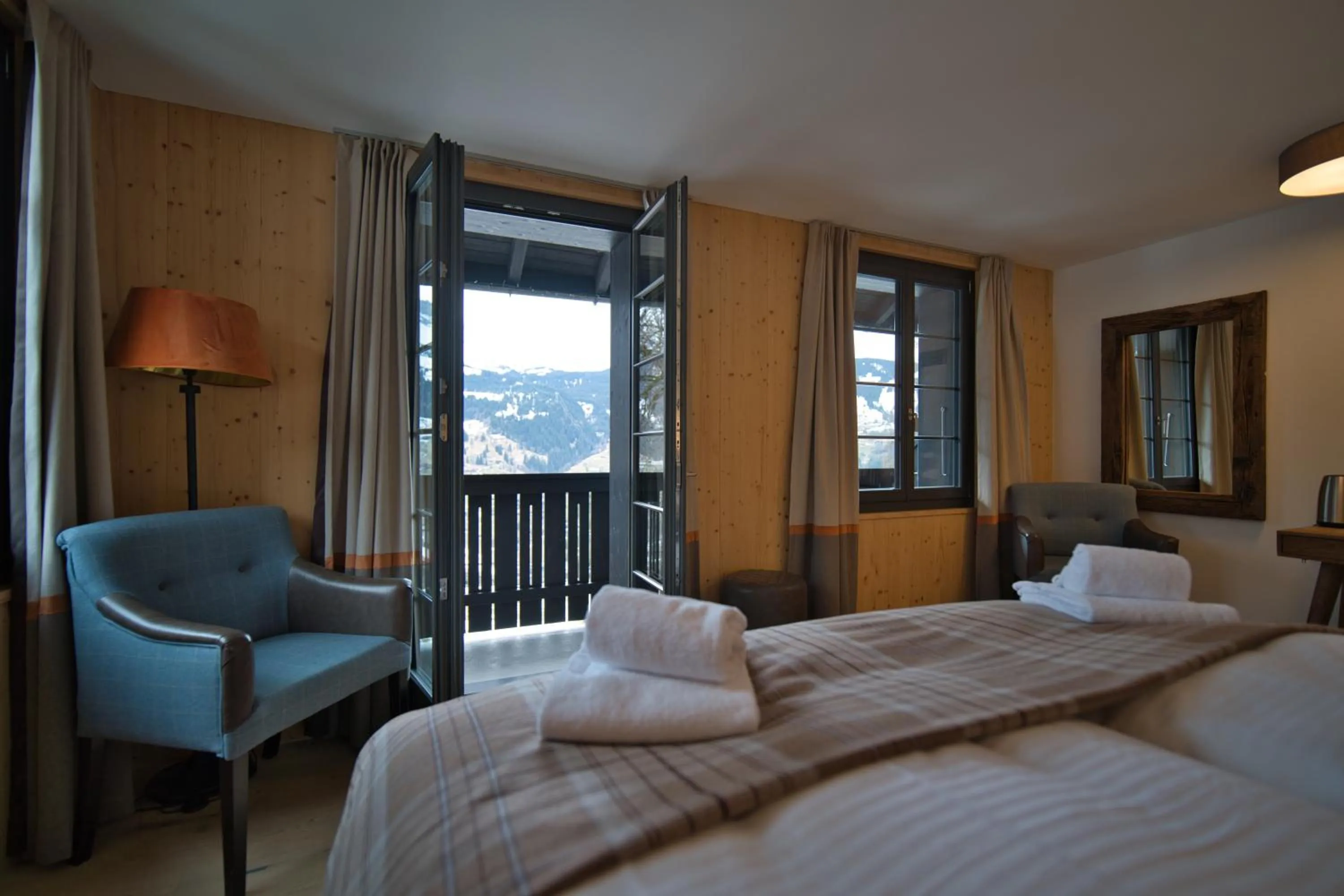 Bed in Eiger View Alpine Lodge