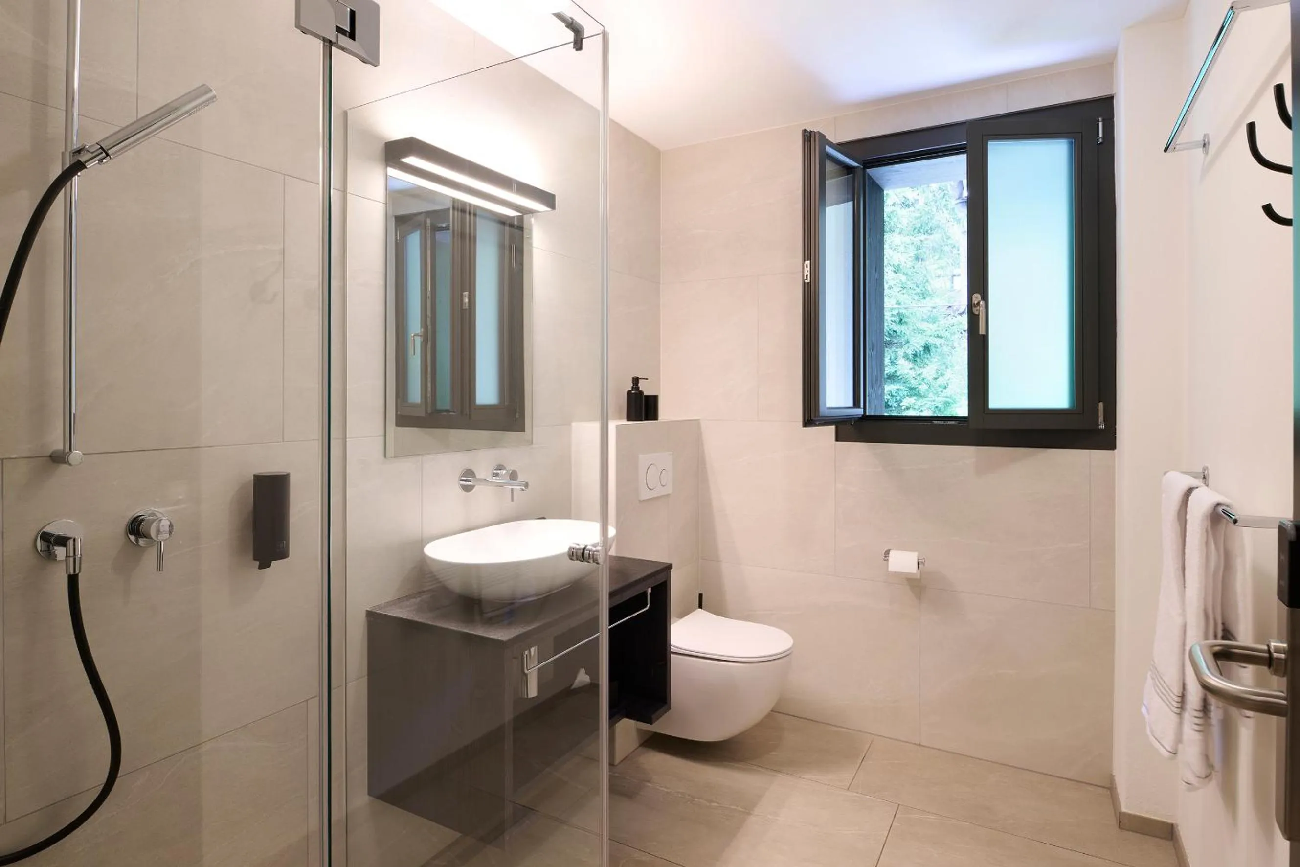 Shower in Eiger View Alpine Lodge