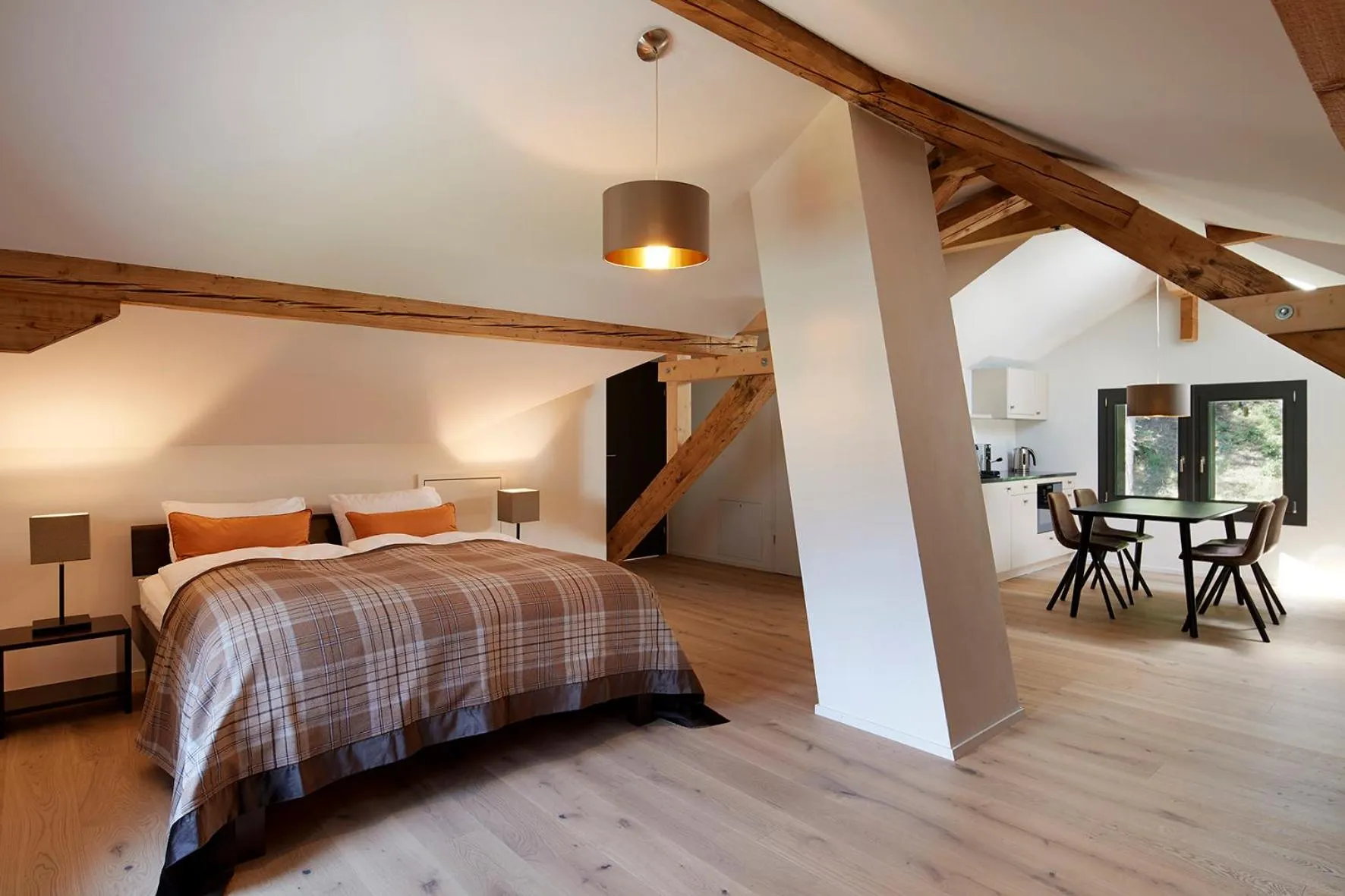 Photo of the whole room, Bed in Eiger View Alpine Lodge