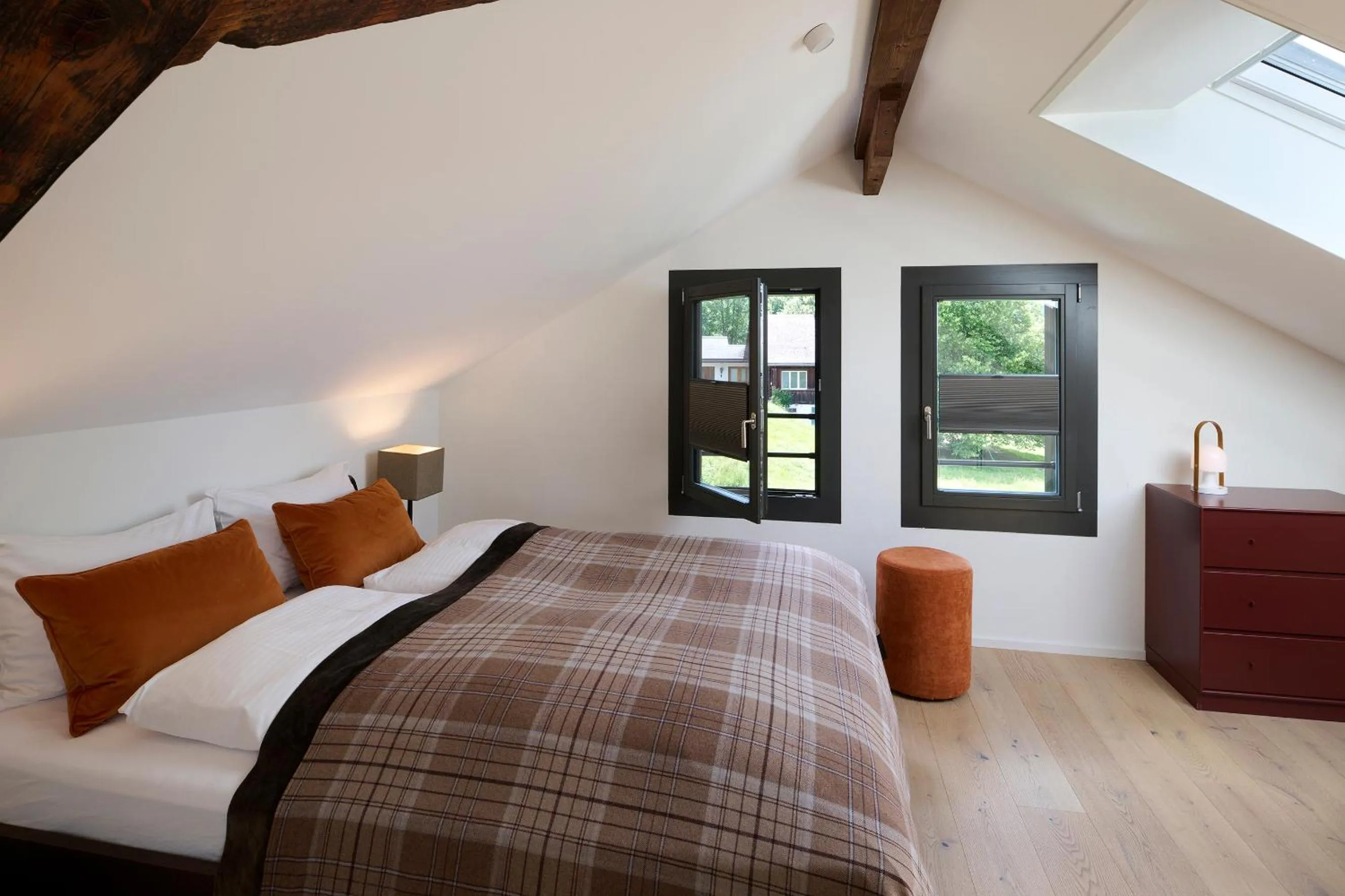 Bed in Eiger View Alpine Lodge