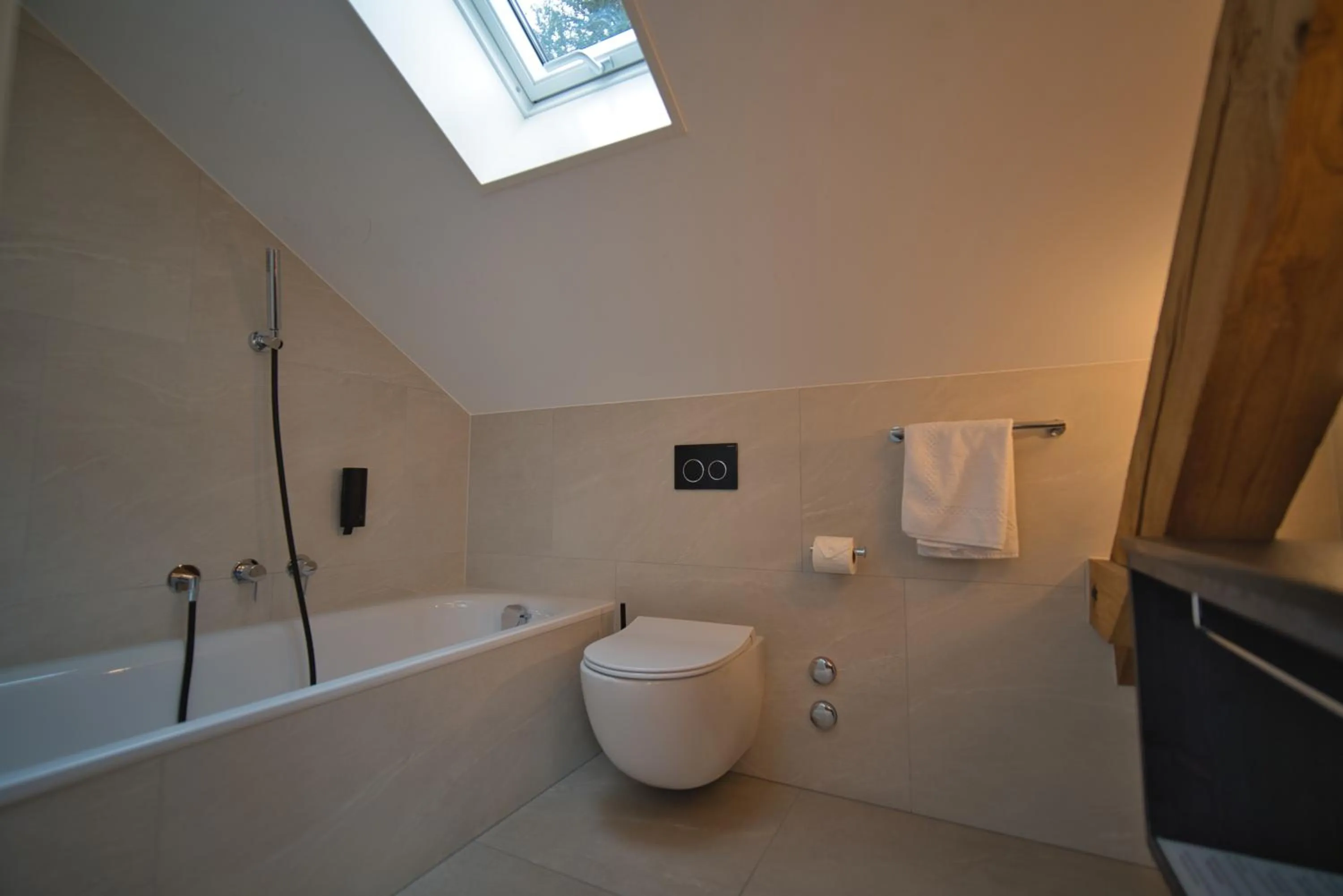 Toilet in Eiger View Alpine Lodge