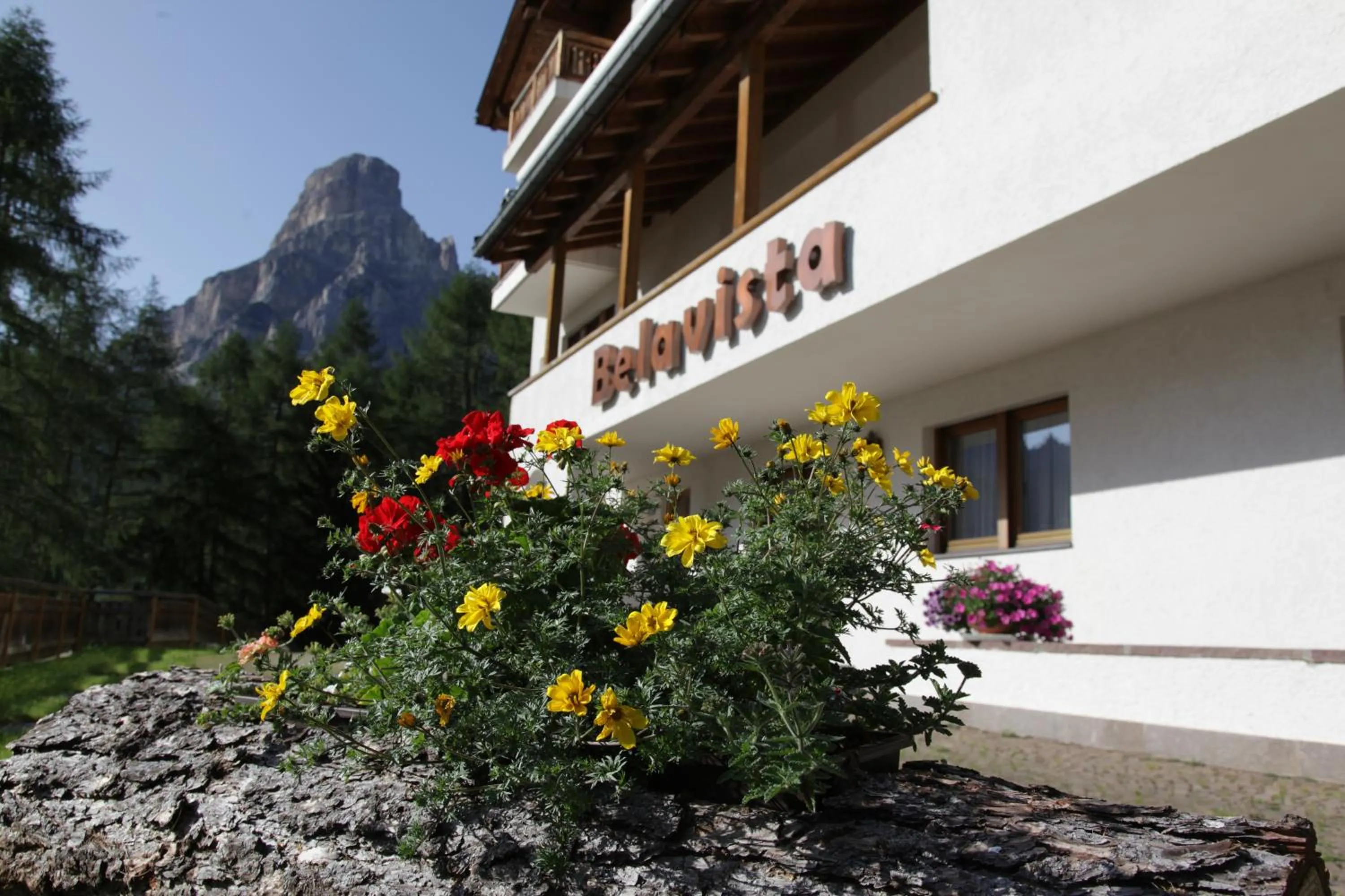 Facade/entrance in Residence Belavista