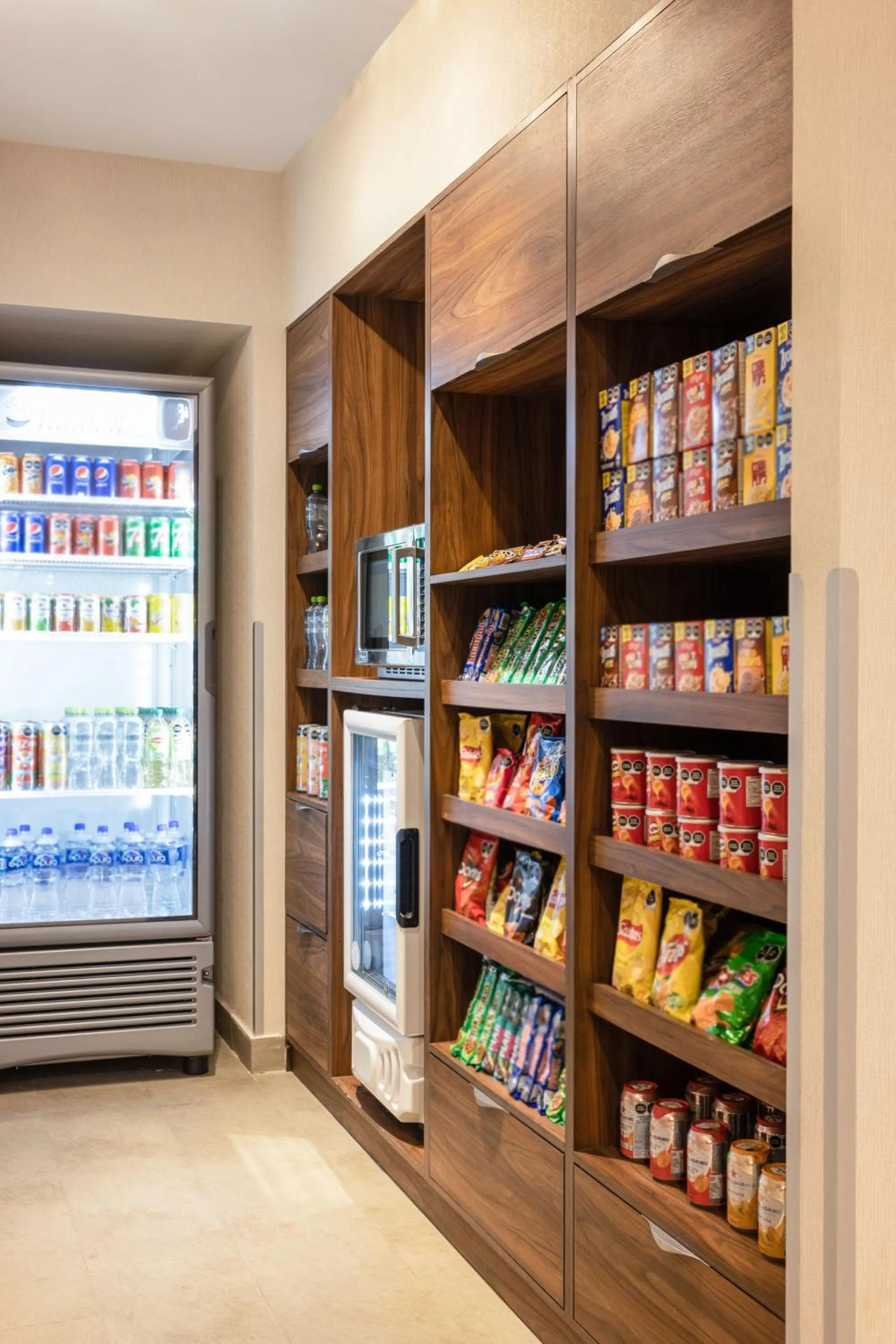 Supermarket/grocery shop in Fairfield by Marriott Inn & Suites Cancun Downtown