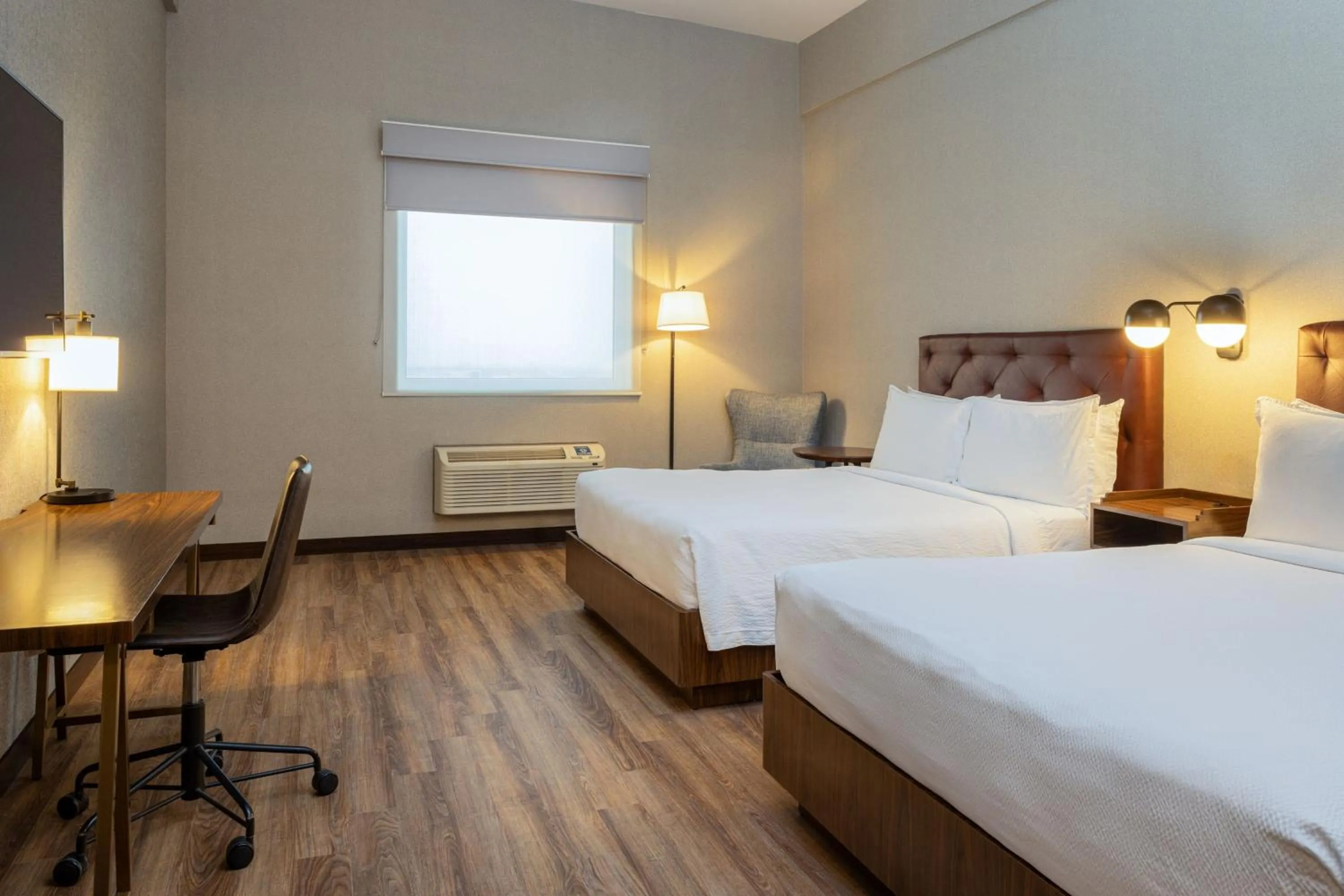Photo of the whole room, Bed in Four Points by Sheraton Monterrey Airport