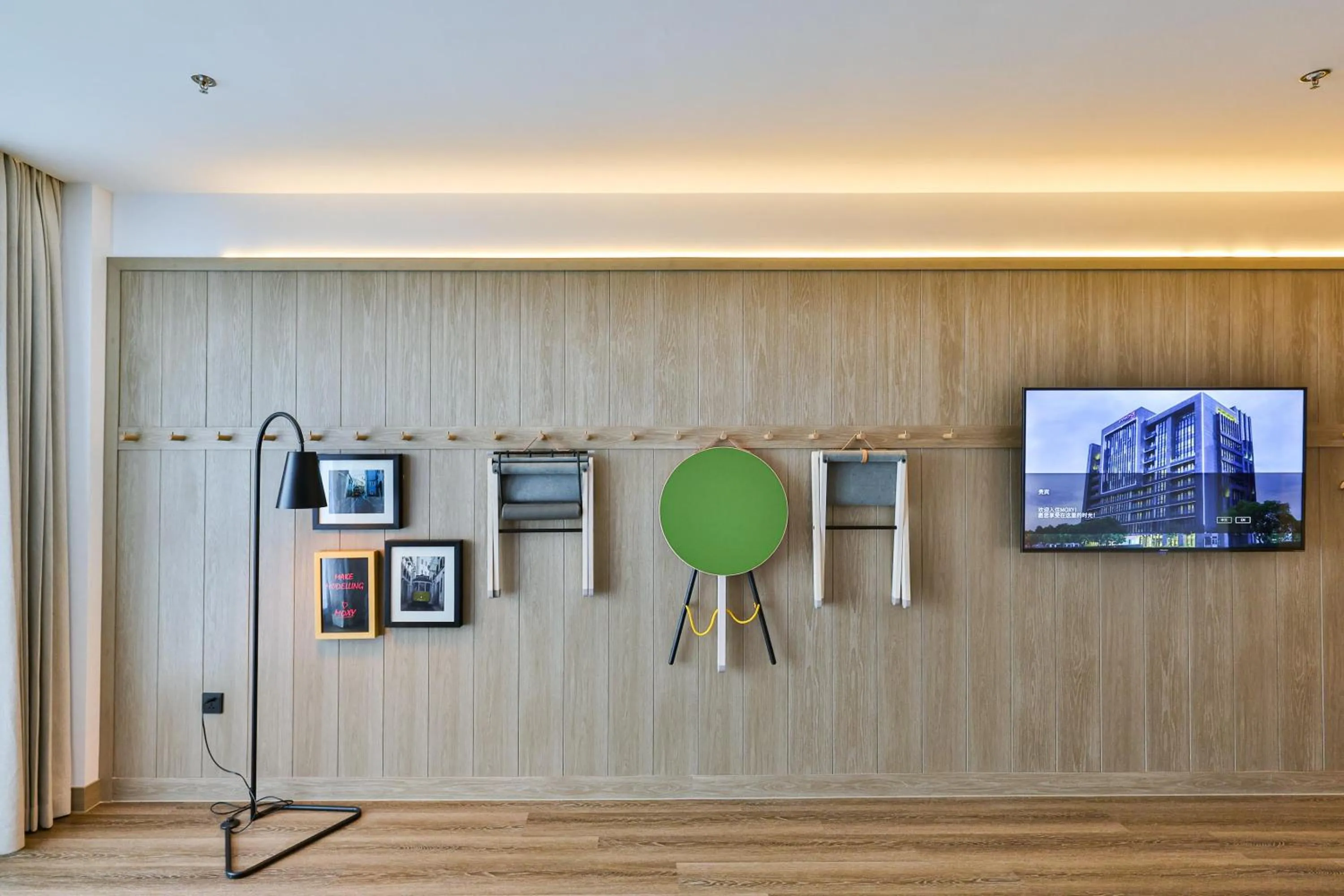 TV and multimedia in Moxy Shanghai Hongqiao NECC