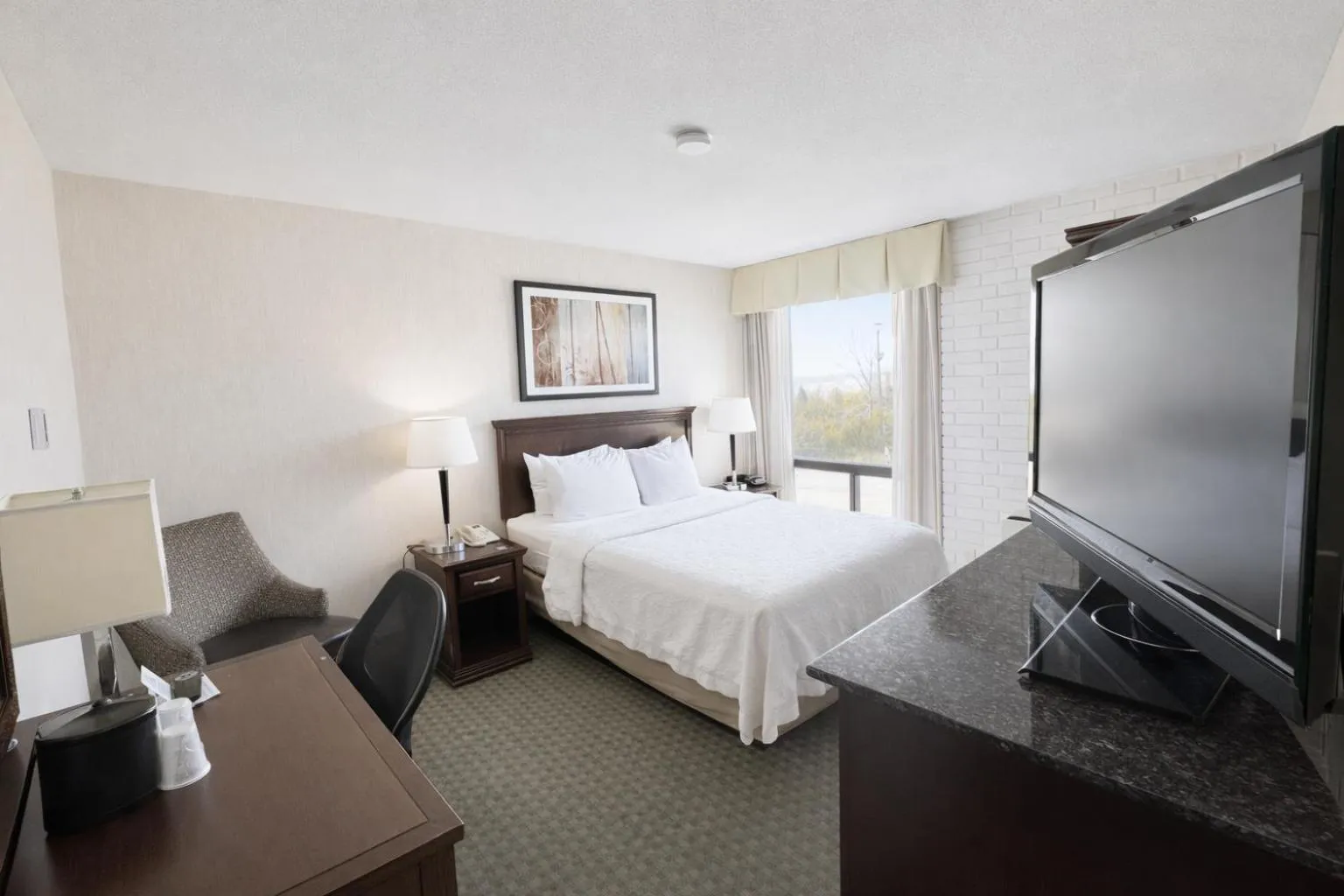 Bedroom, Bed in Hotel Lotus Kansas City Stadium