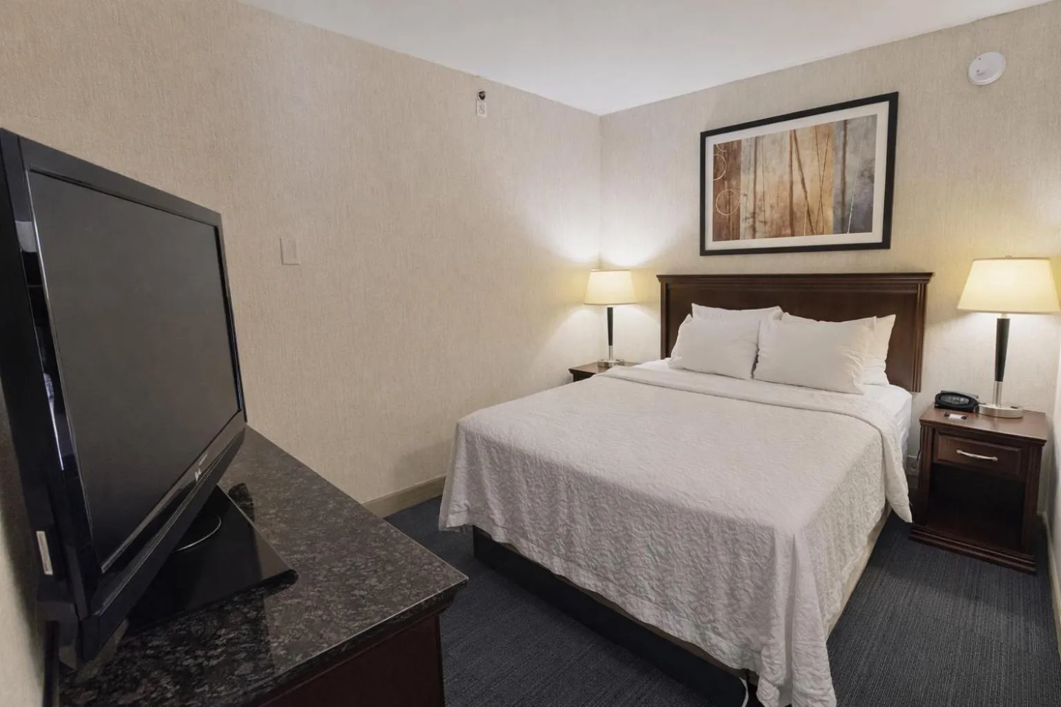 Bedroom, Bed in Hotel Lotus Kansas City Stadium