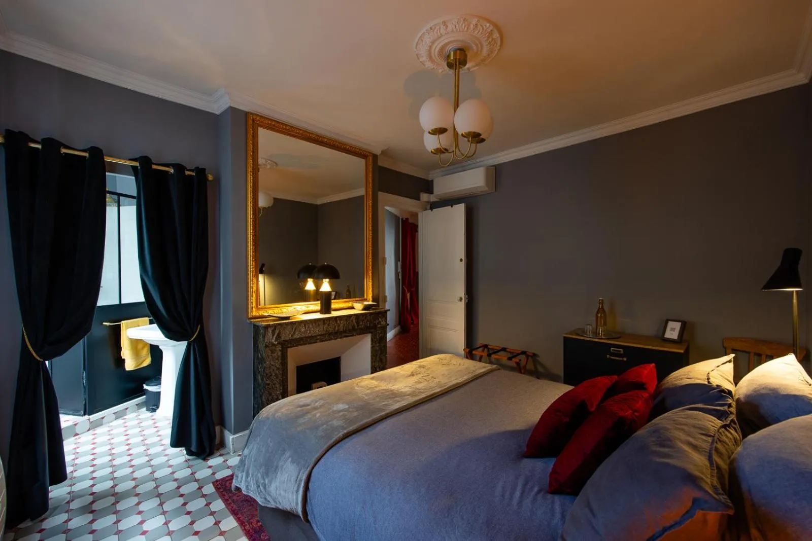 Photo of the whole room in Casa Roma Montpellier Bed&Breakfast chambres d hôte