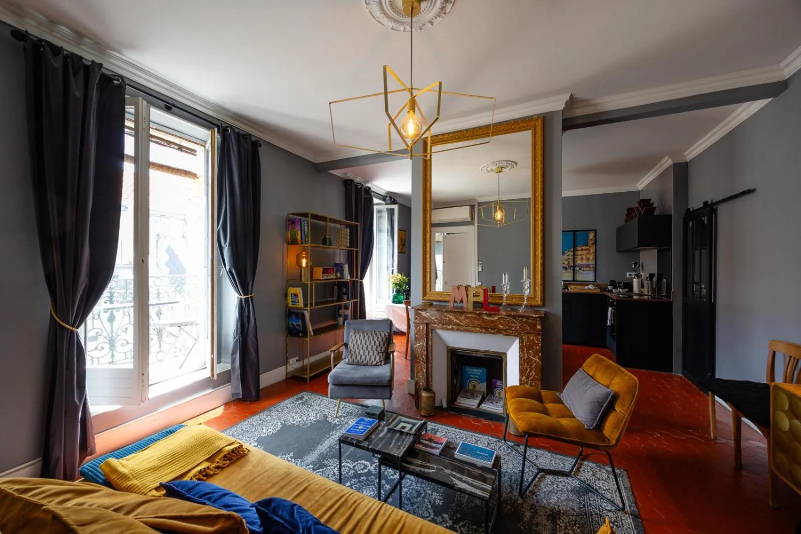 Communal lounge/ TV room in Casa Roma Montpellier Bed&Breakfast chambres d hôte