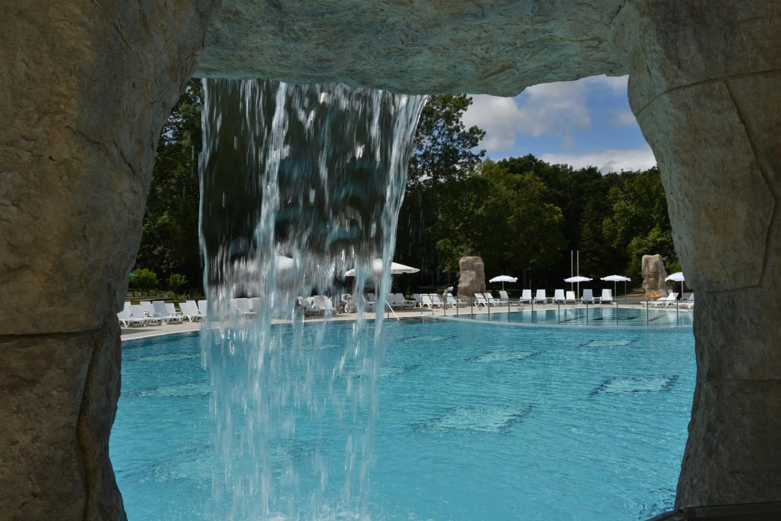 Swimming pool in Hotel Forest Beach