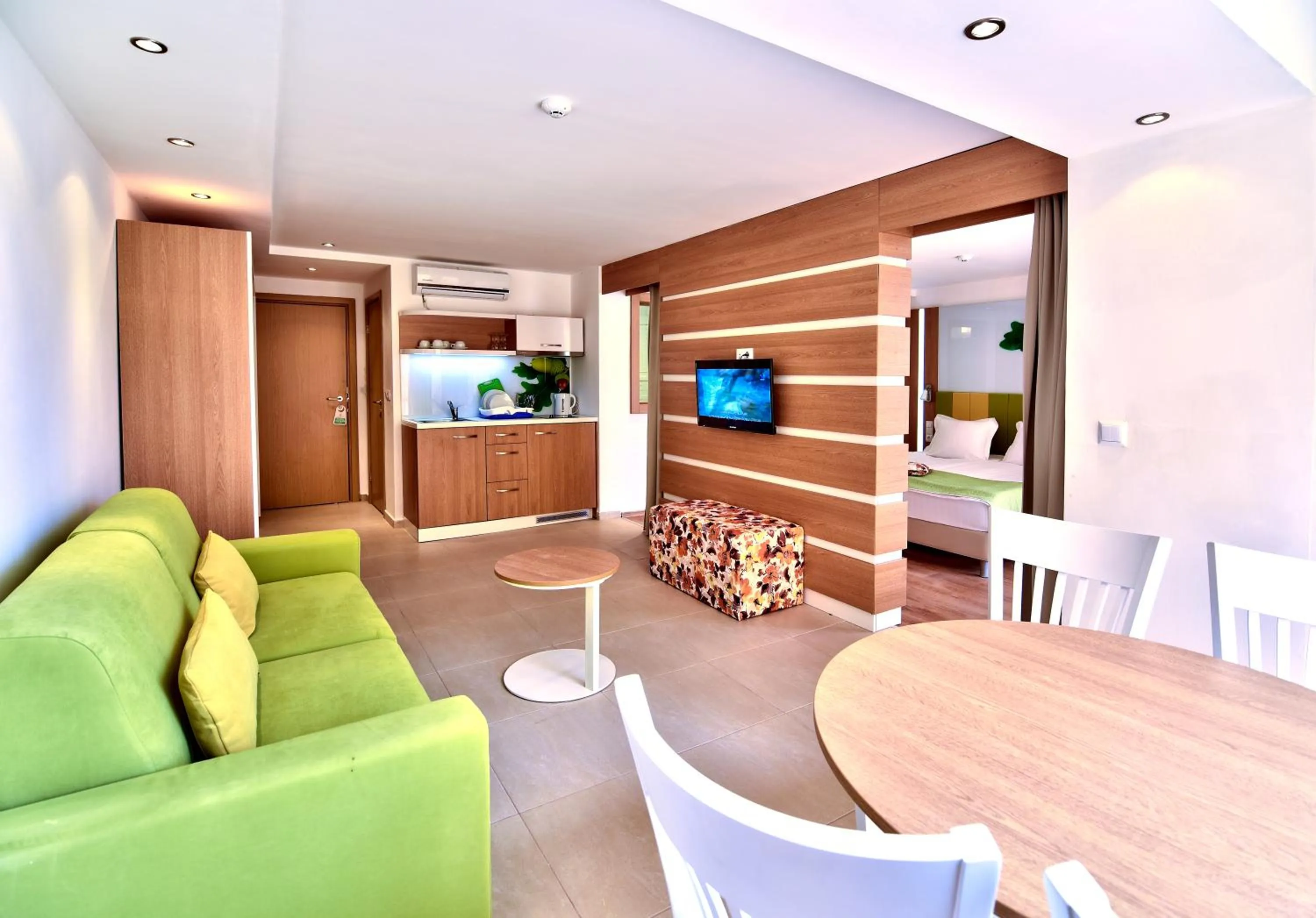 Photo of the whole room in Hotel Forest Beach