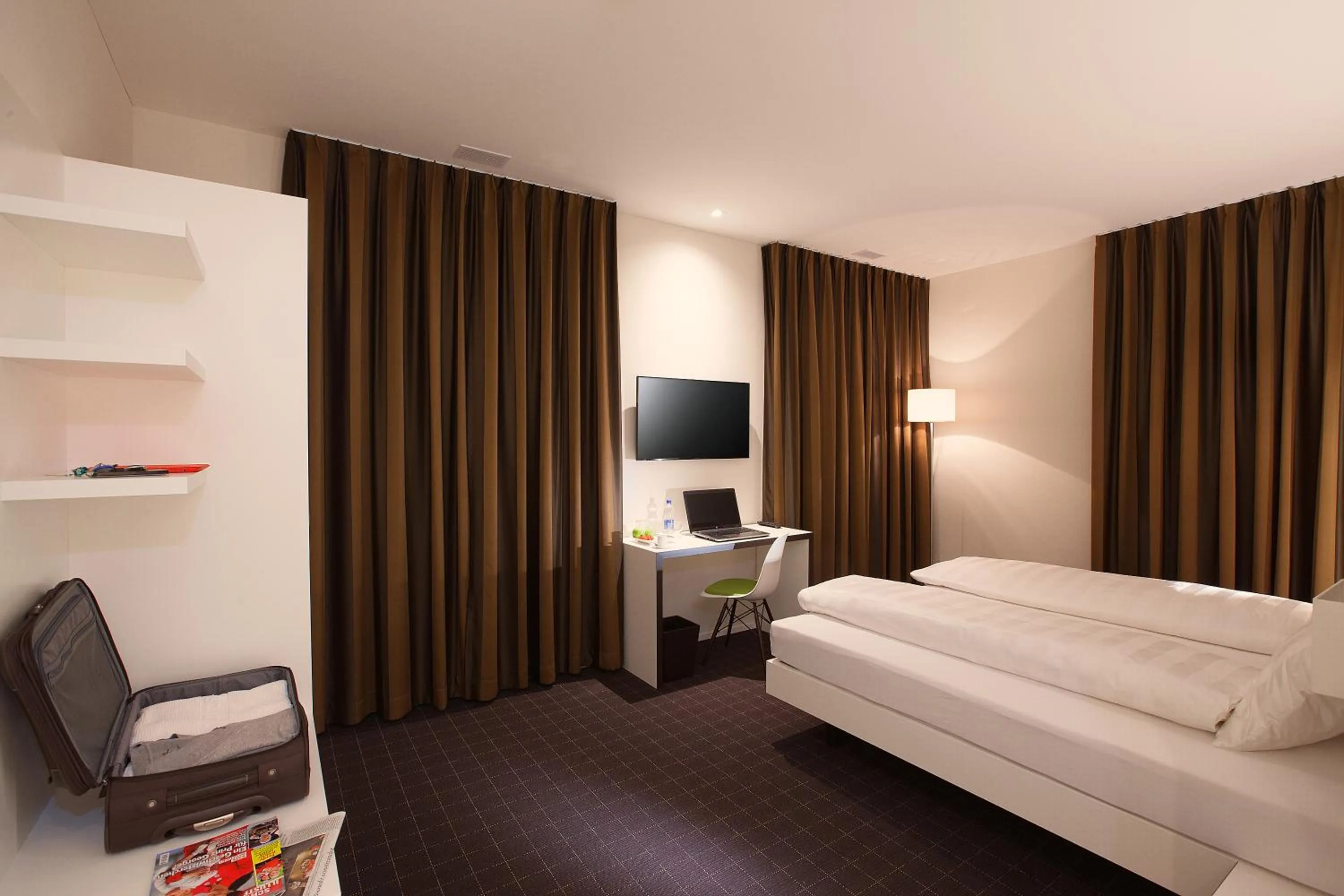 Bed in b-smart motel Sevelen