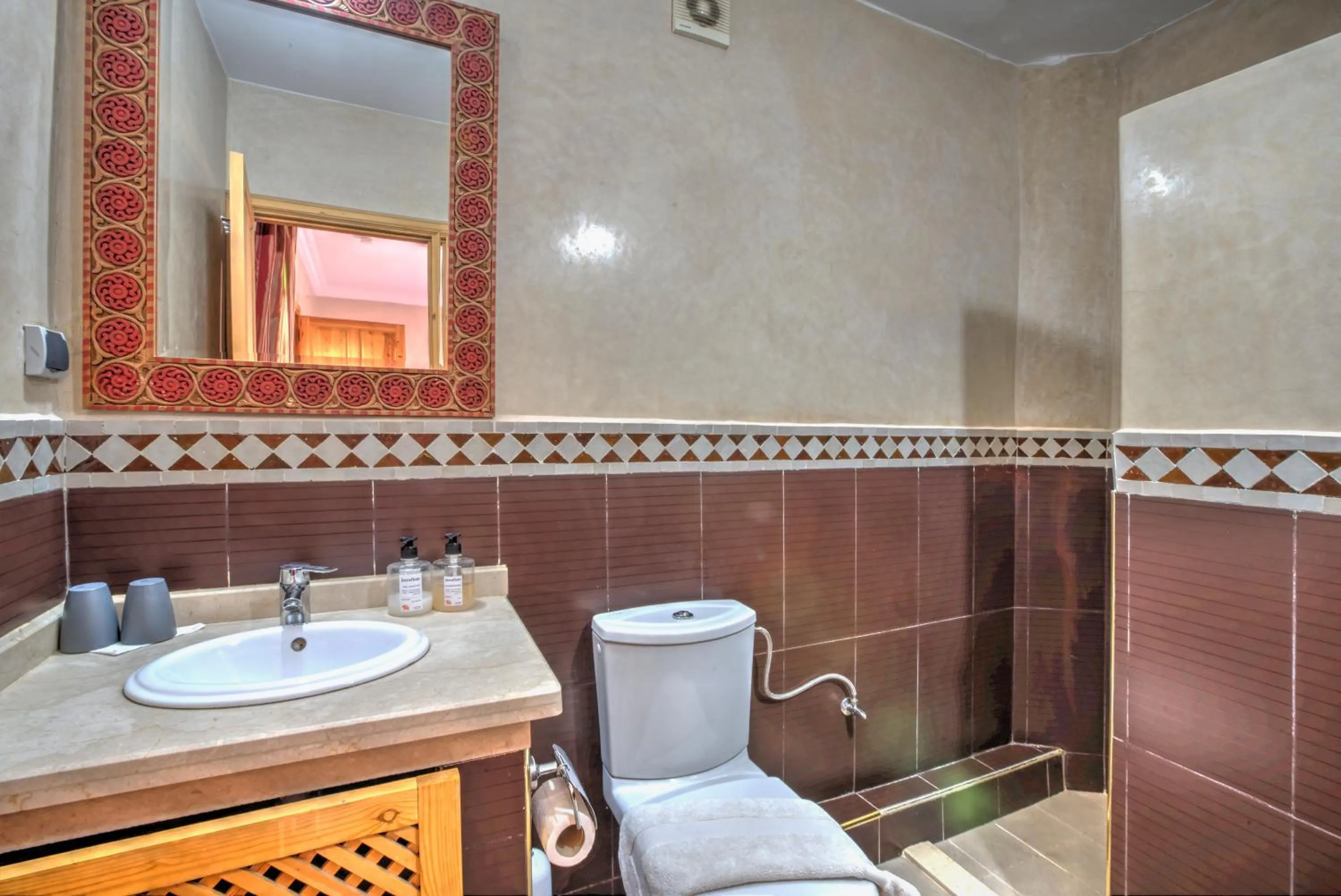 Shower in Riad Inaka