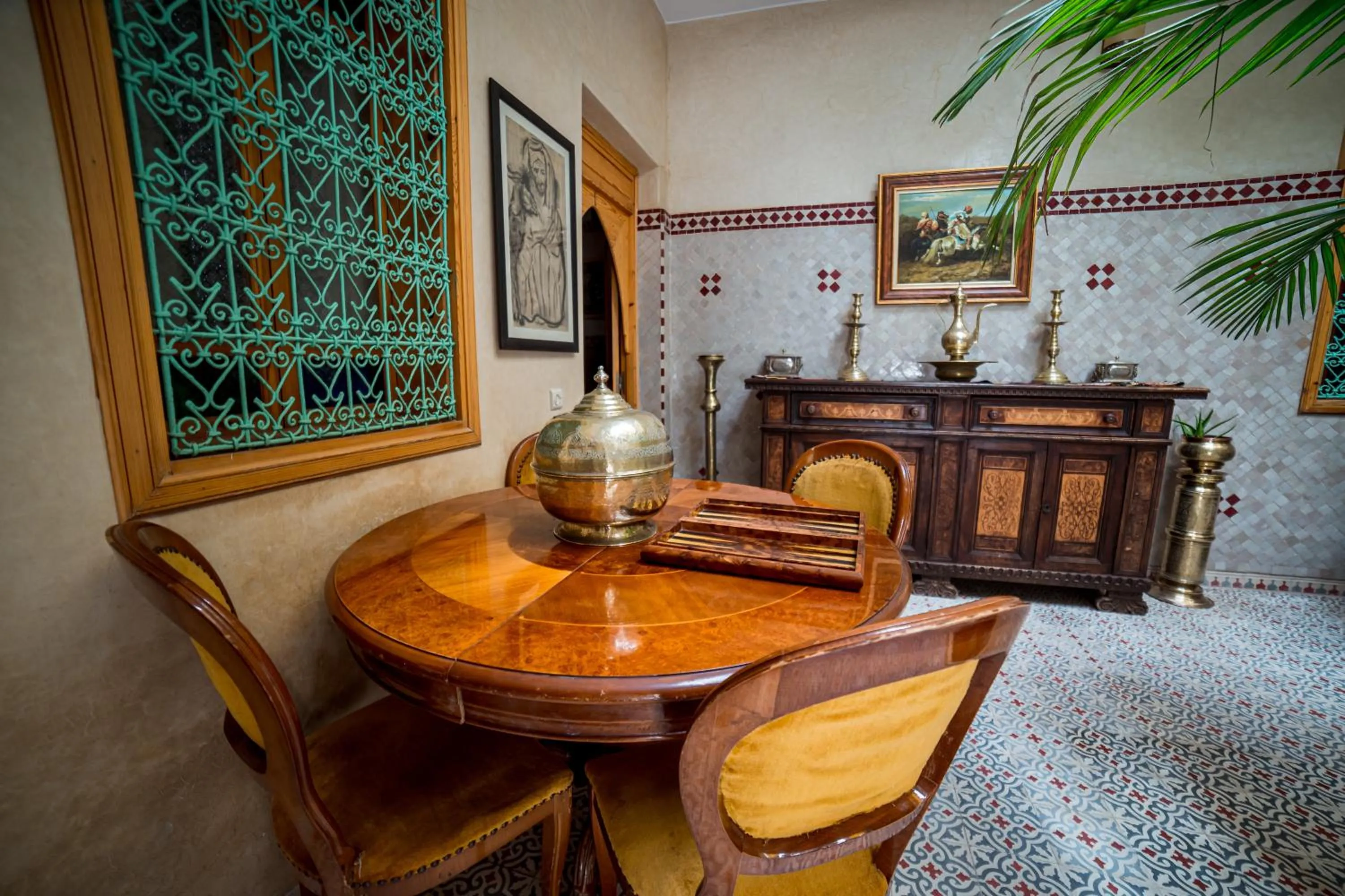 Restaurant/places to eat in Riad Inaka