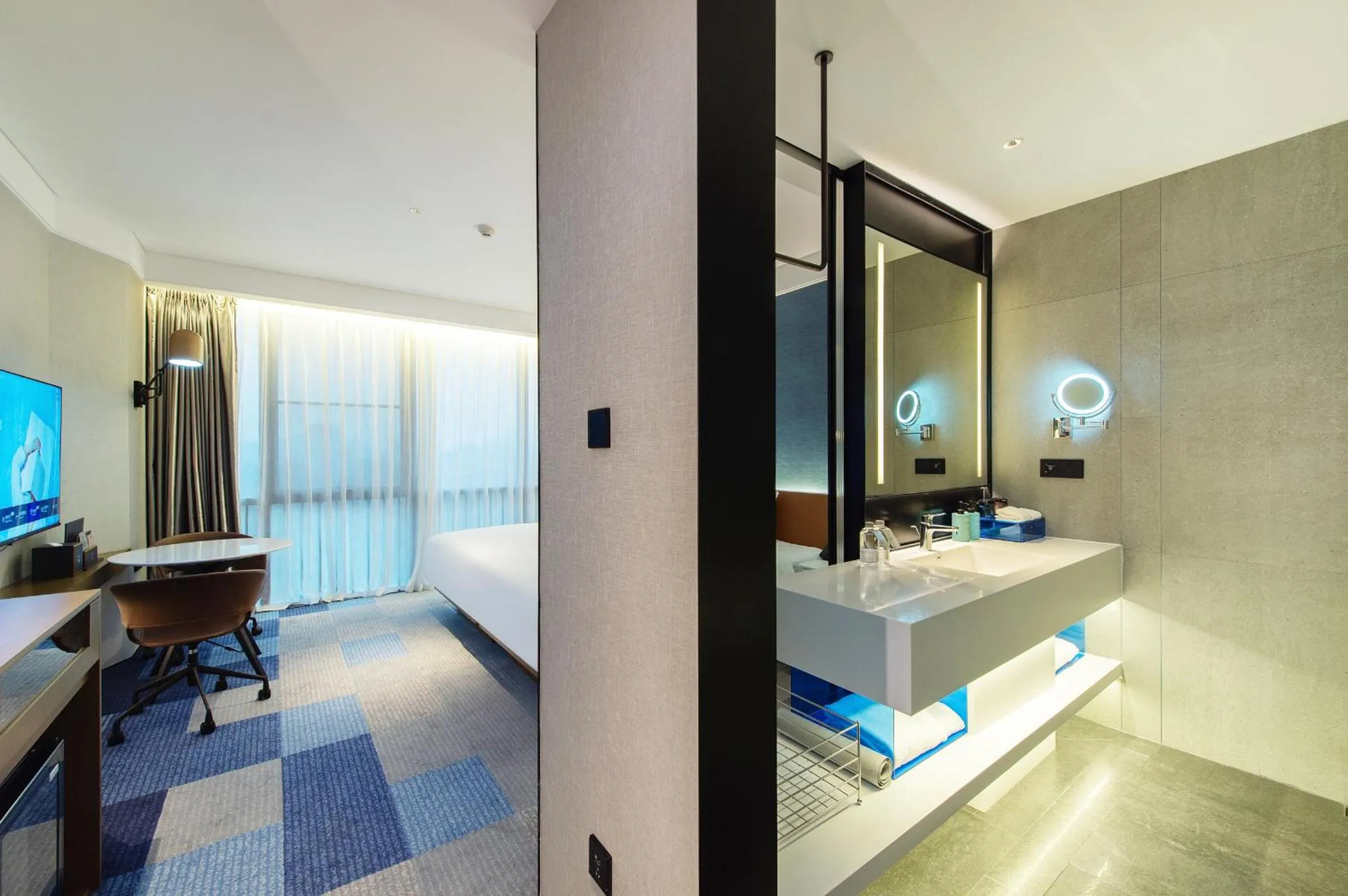 Bathroom, Bed in Novotel Dongguan Songshan