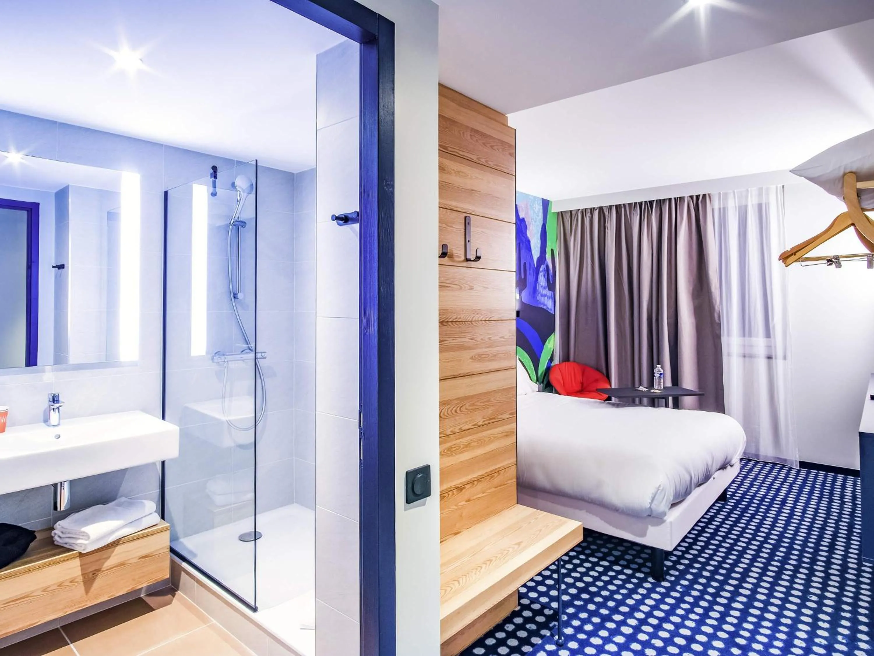 Bedroom, Bed in ibis Styles Albertville