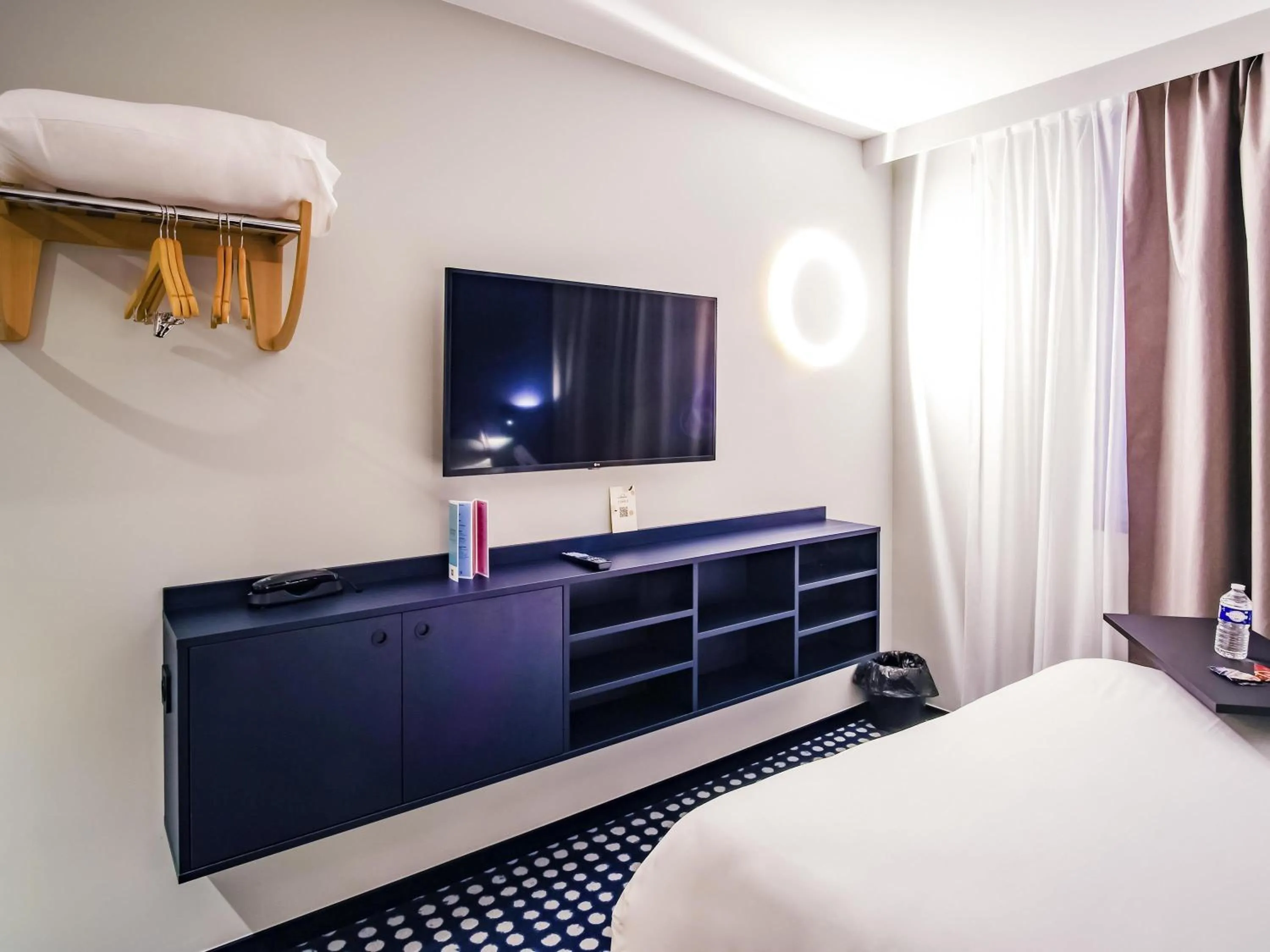 Bedroom, Bed in ibis Styles Albertville