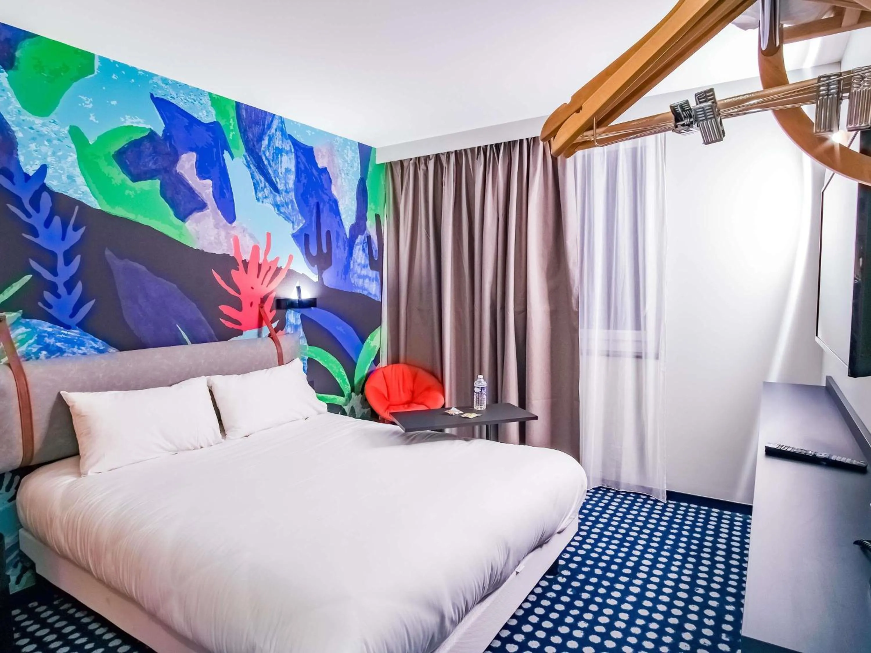 Property building, Bed in ibis Styles Albertville