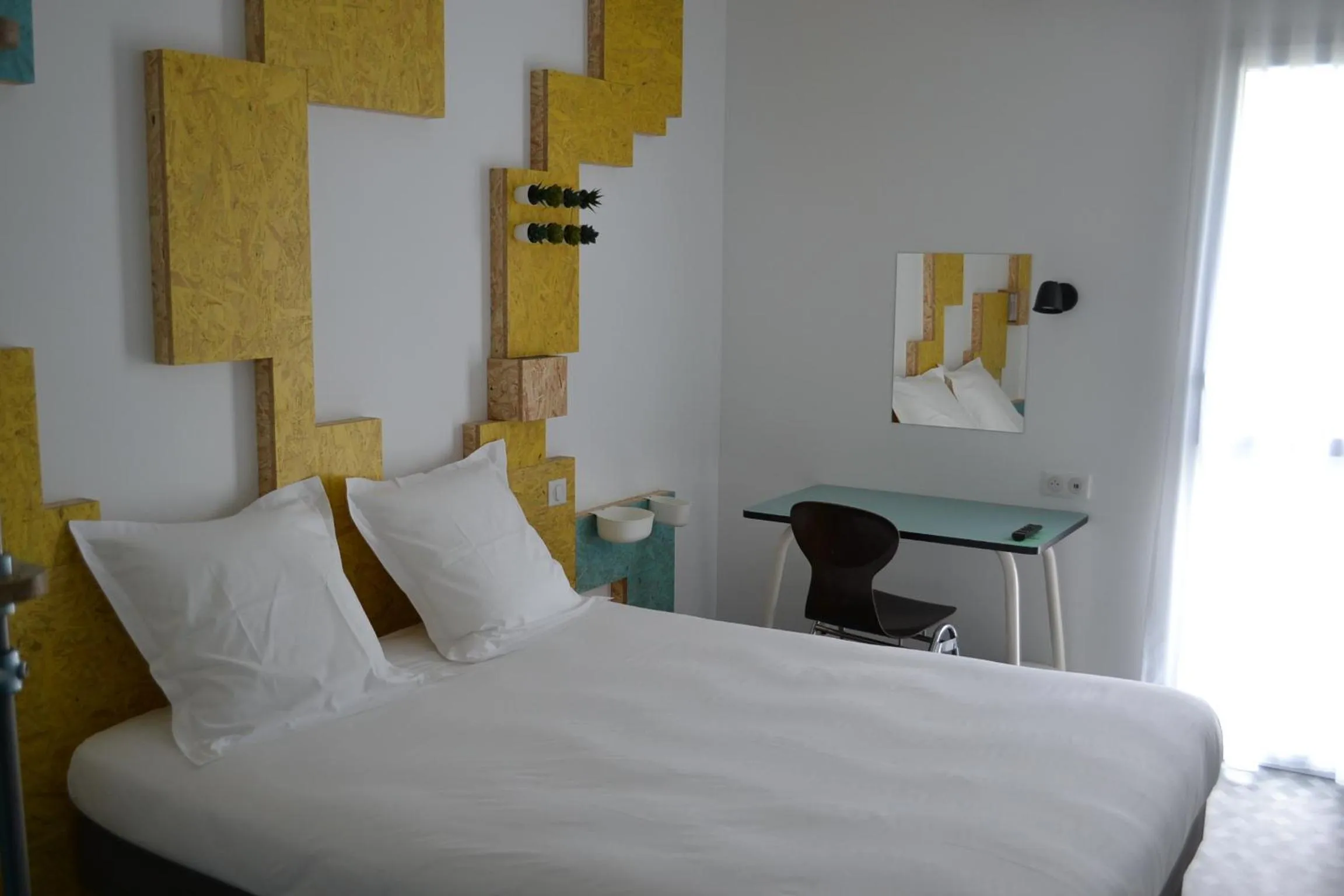 Bedroom, Bed in greet Hotel Rennes Pace