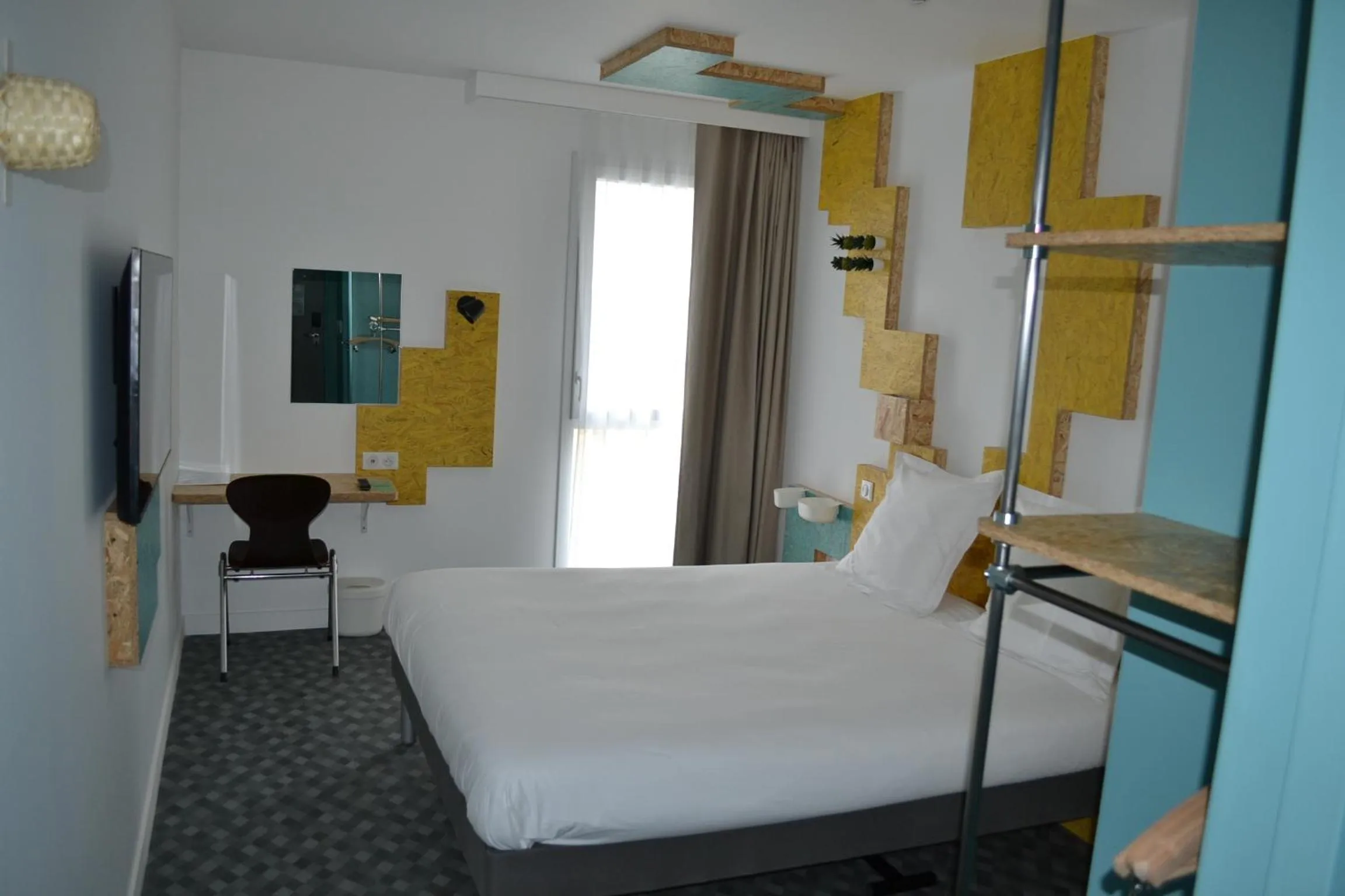 Photo of the whole room, Bed in greet Hotel Rennes Pace