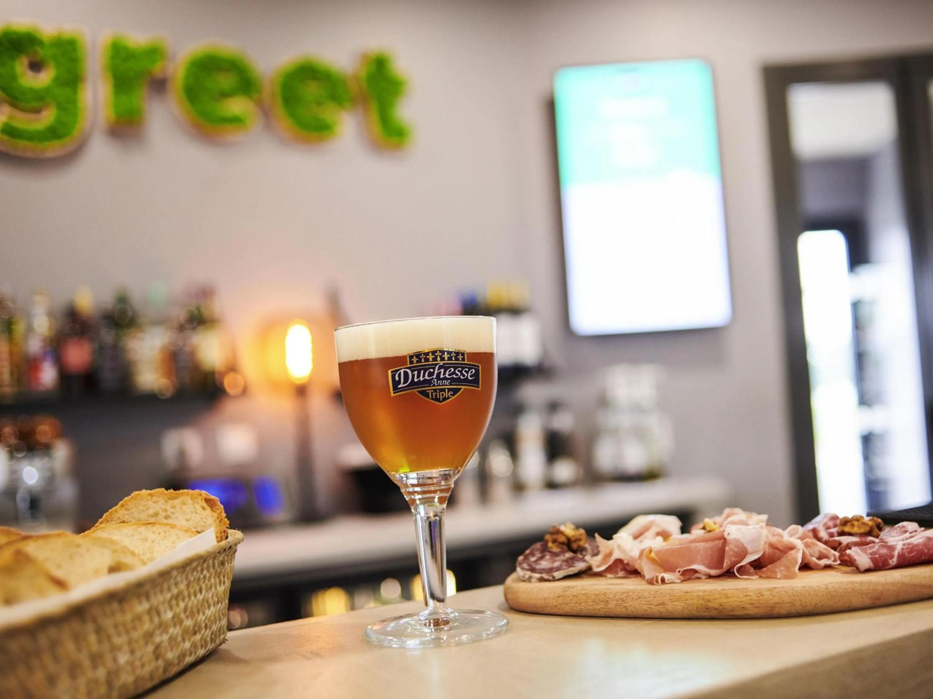 Lounge or bar in greet Hotel Rennes Pace