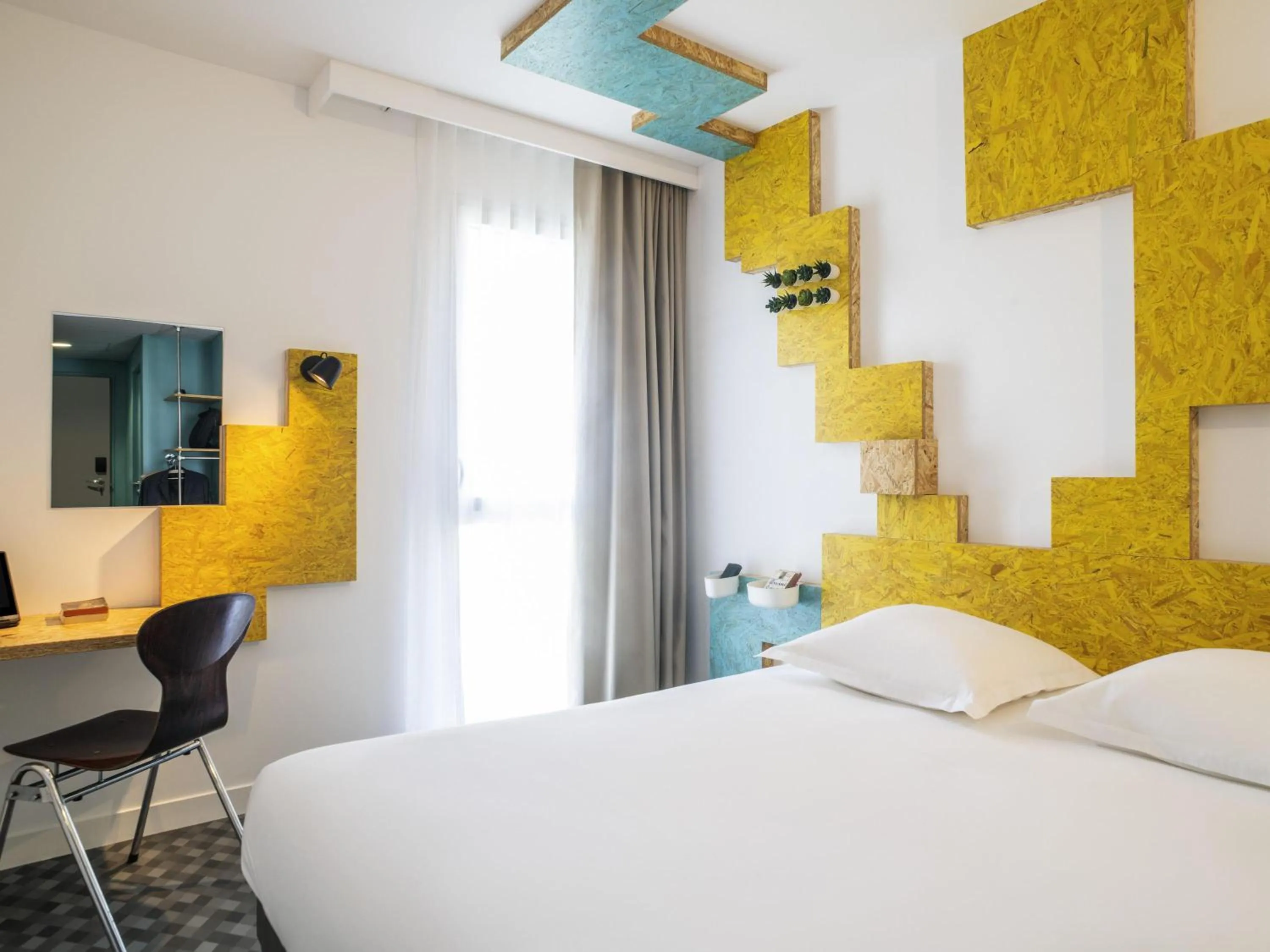 Bedroom, Bed in greet Hotel Rennes Pace