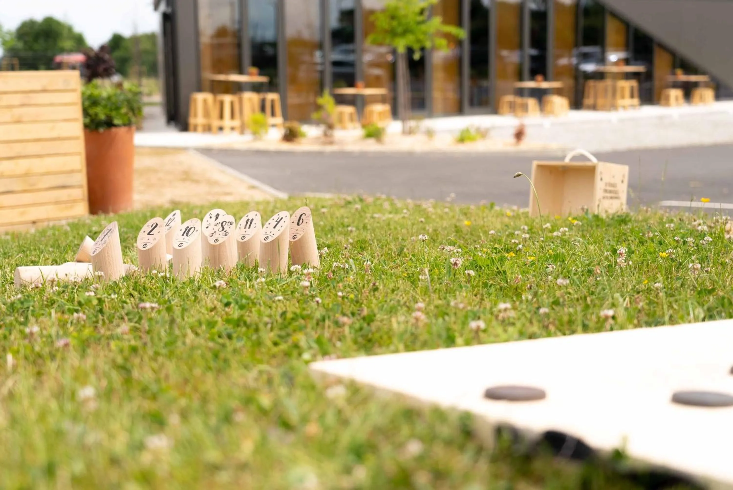 Spring in greet Hotel Rennes Pace