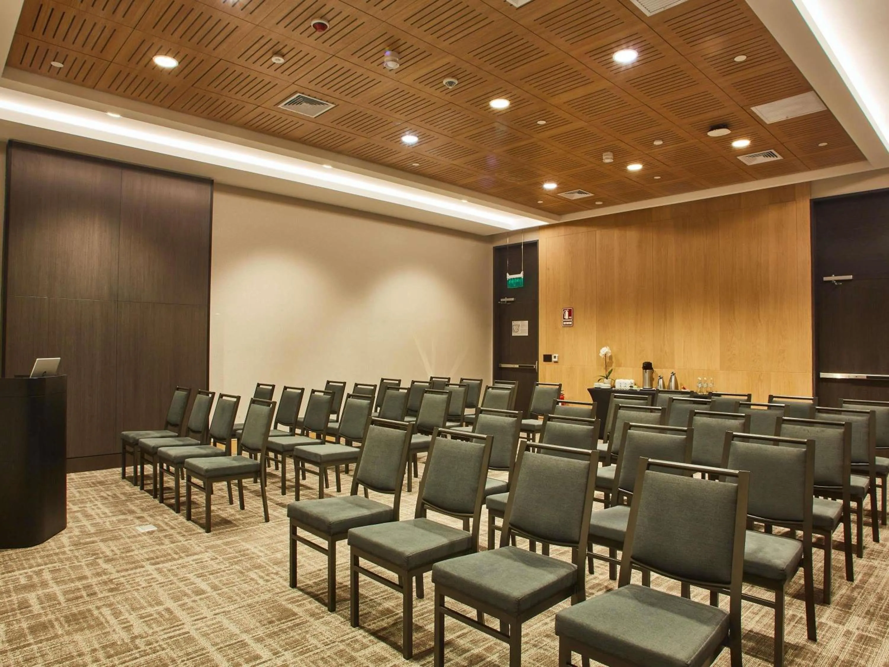 Meeting/conference room in Pullman Lima Miraflores