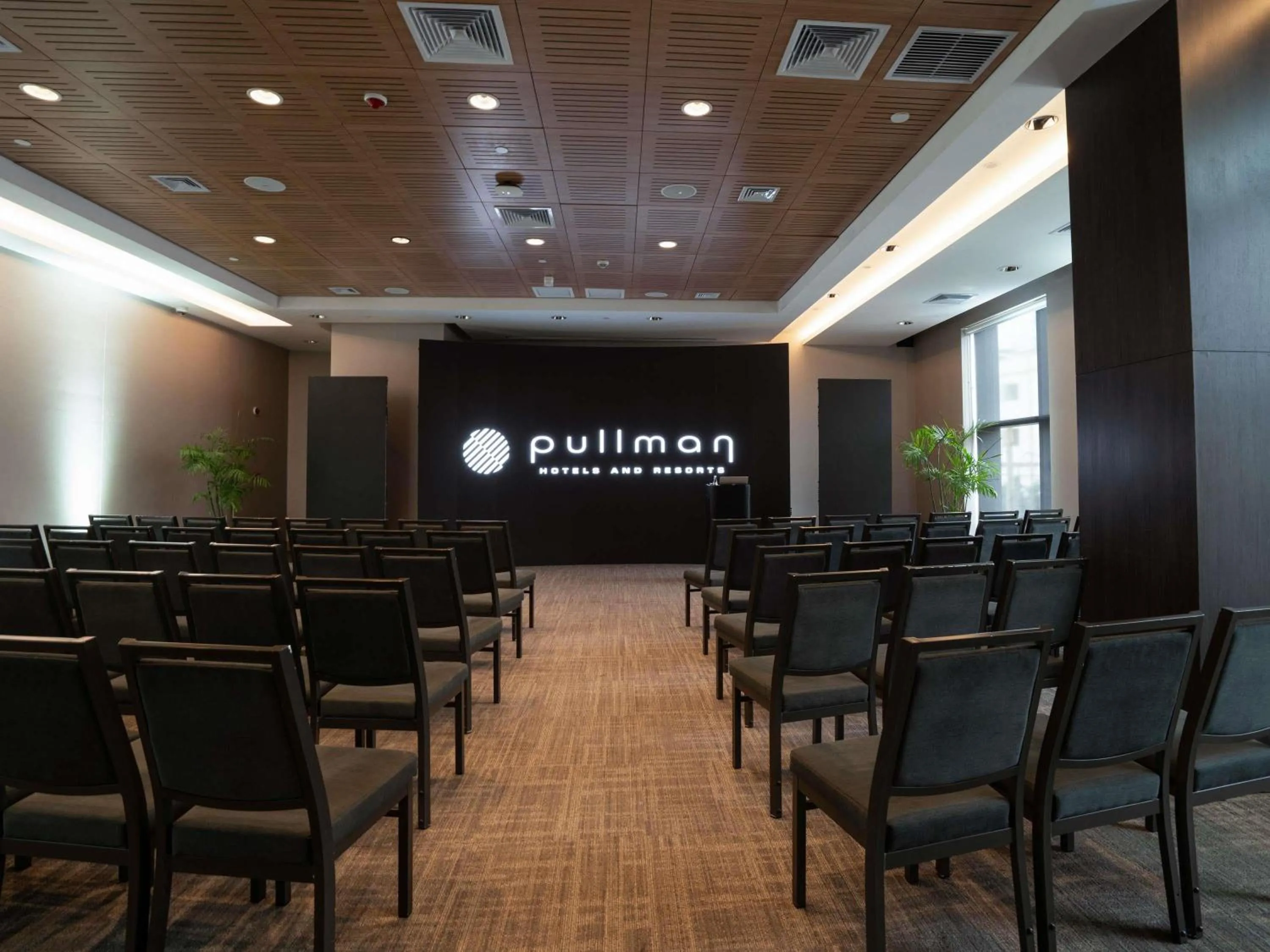 Meeting/conference room in Pullman Lima Miraflores