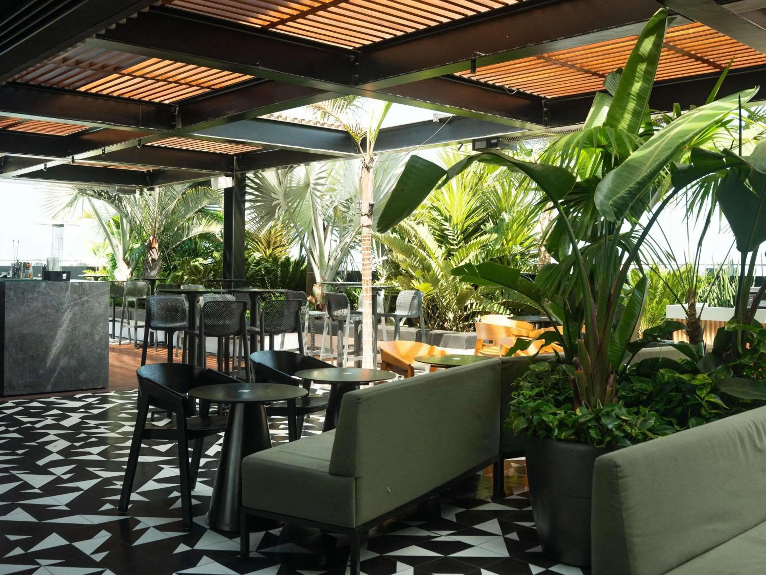 Lounge or bar in Pullman Lima Miraflores