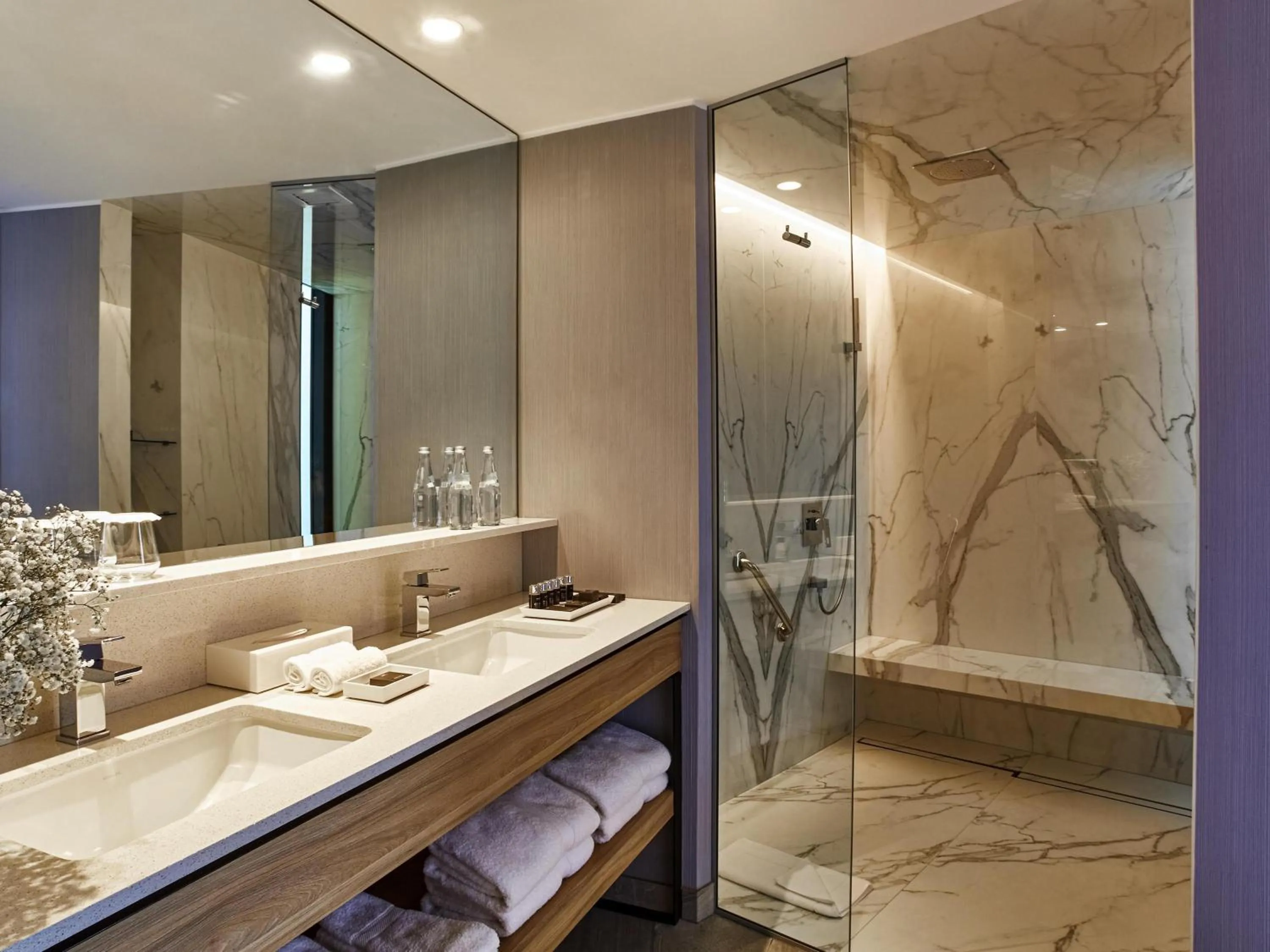 Photo of the whole room in Pullman Lima Miraflores