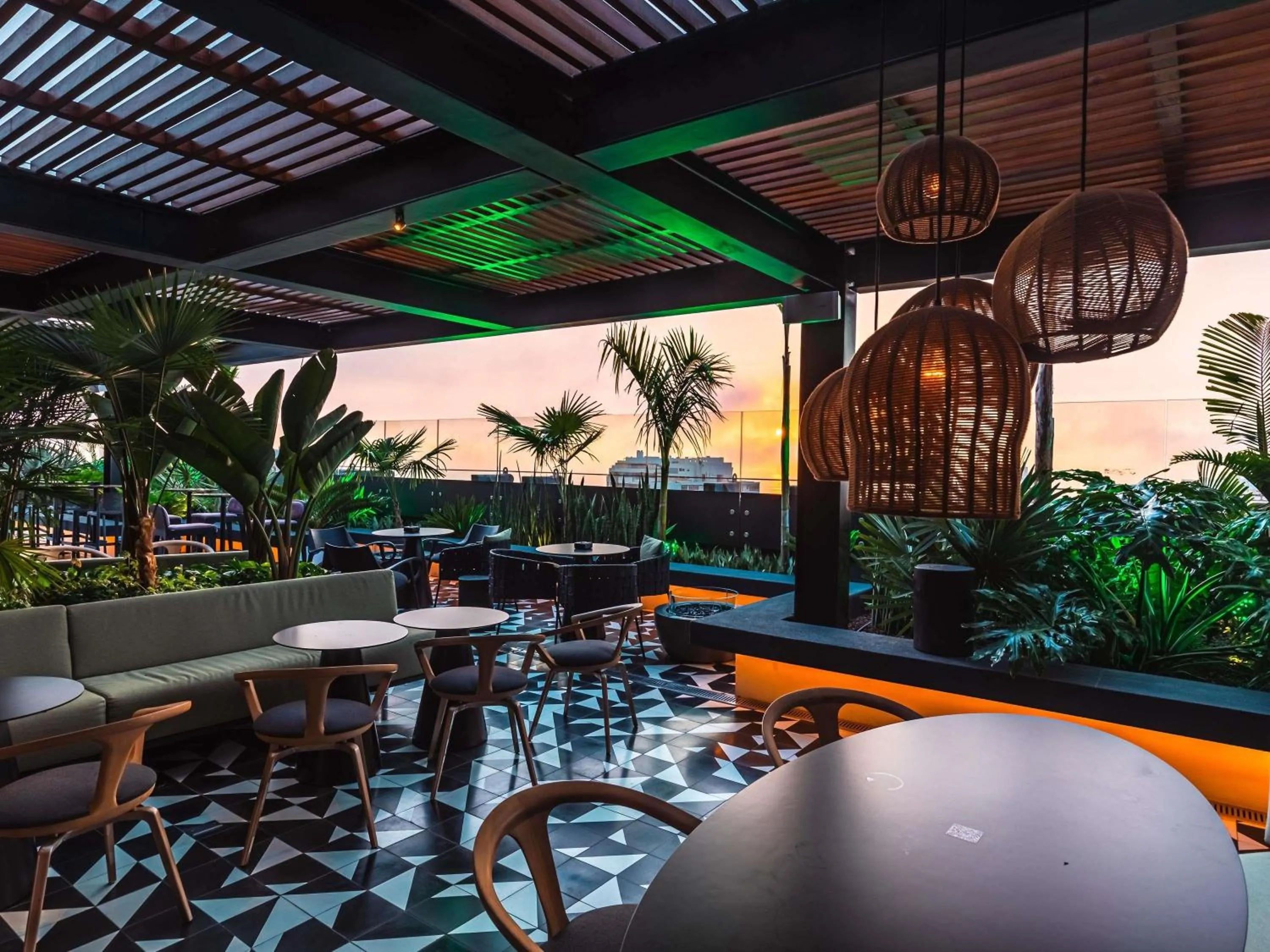 Lounge or bar in Pullman Lima Miraflores