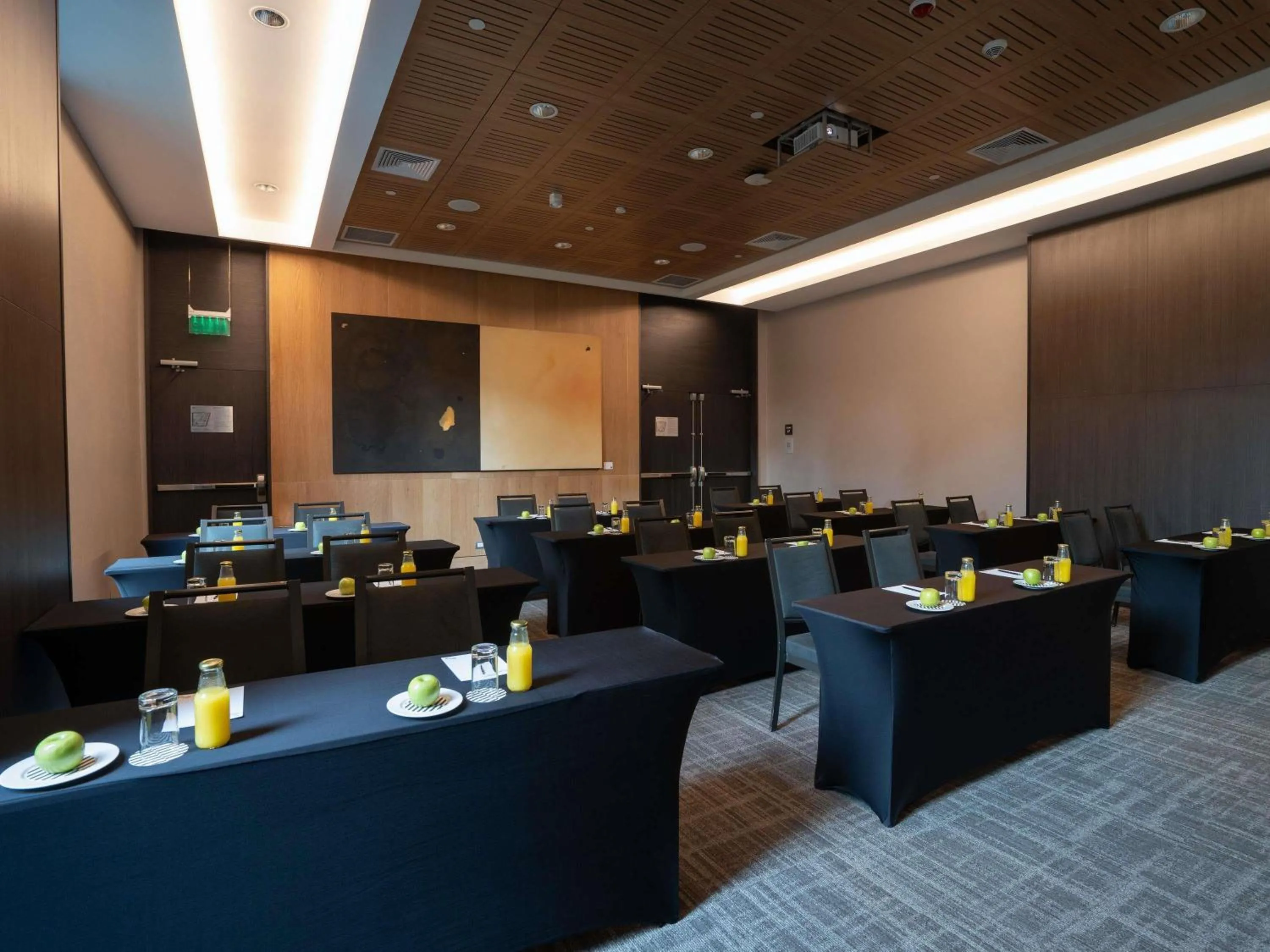 Meeting/conference room in Pullman Lima Miraflores