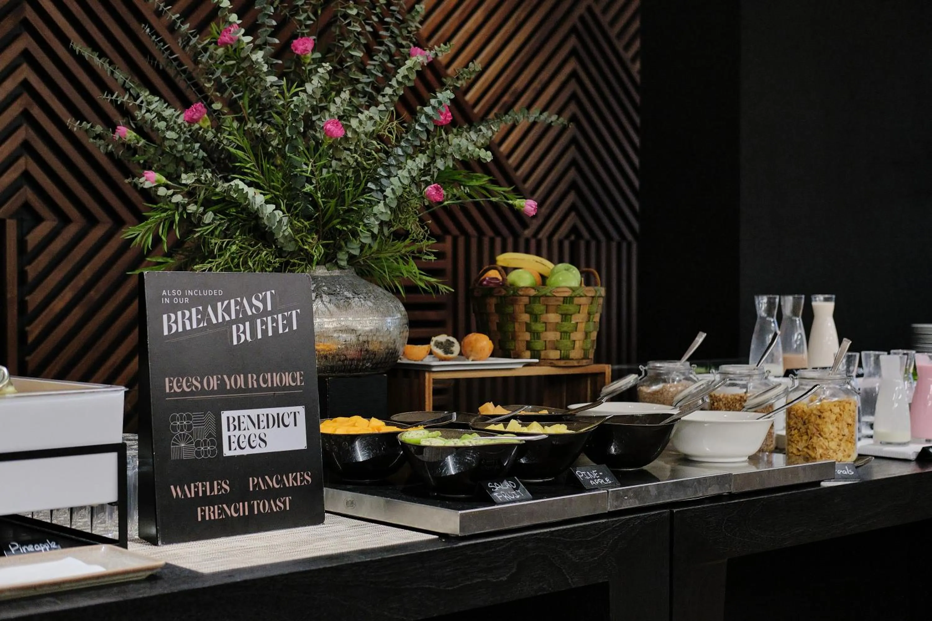 Buffet breakfast in Pullman Lima Miraflores