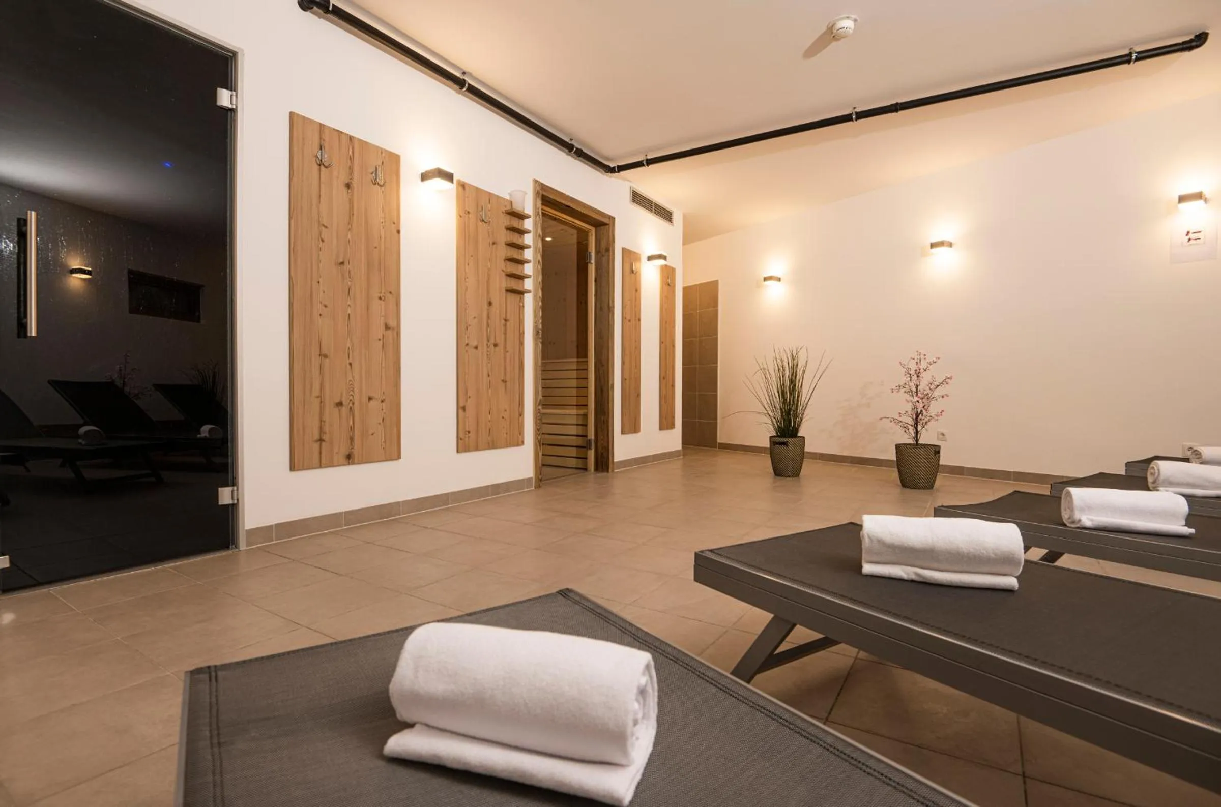 Spa and wellness centre/facilities in AlpenParks Hotel & Apartment Alpendorf