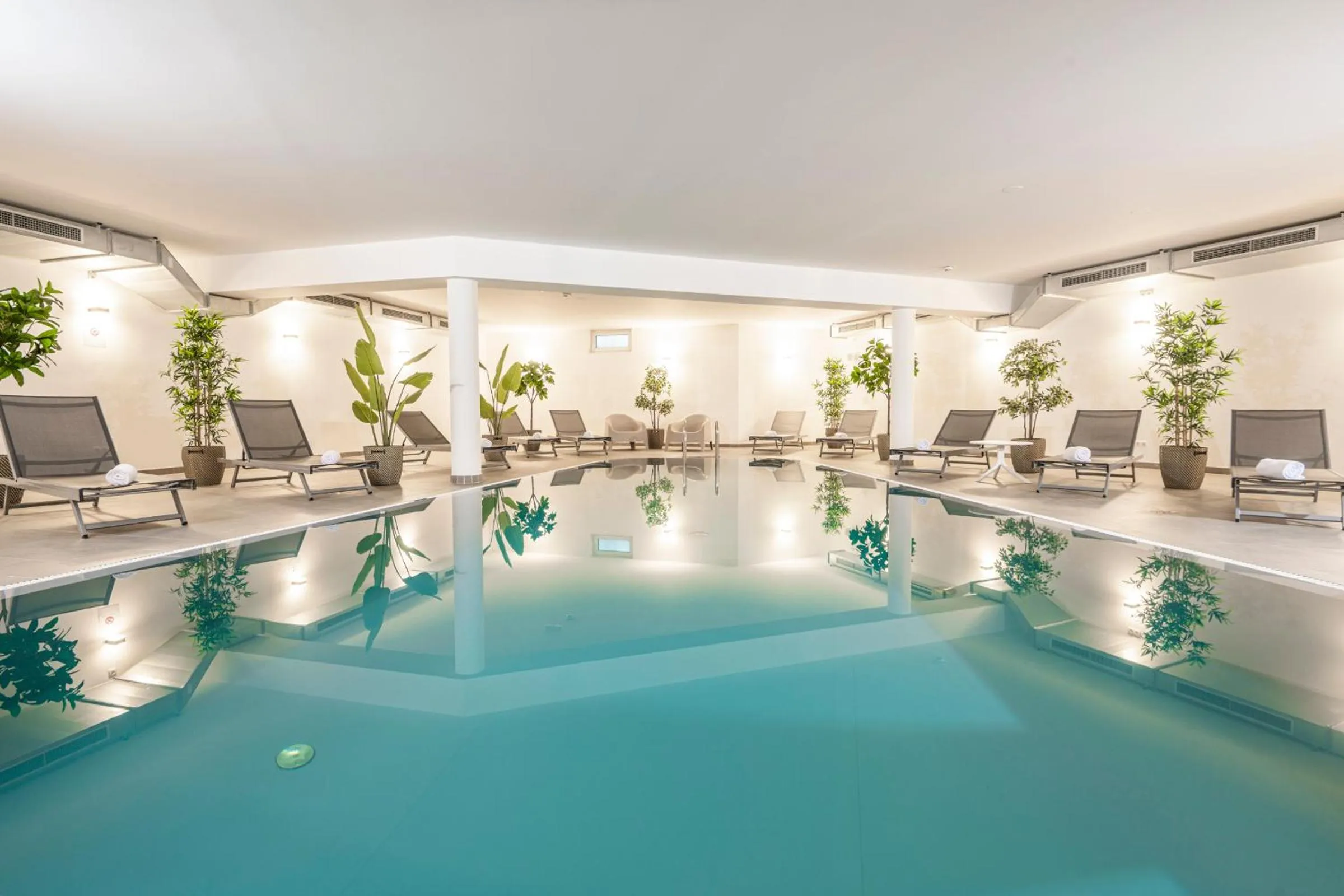 Swimming pool in AlpenParks Hotel & Apartment Alpendorf