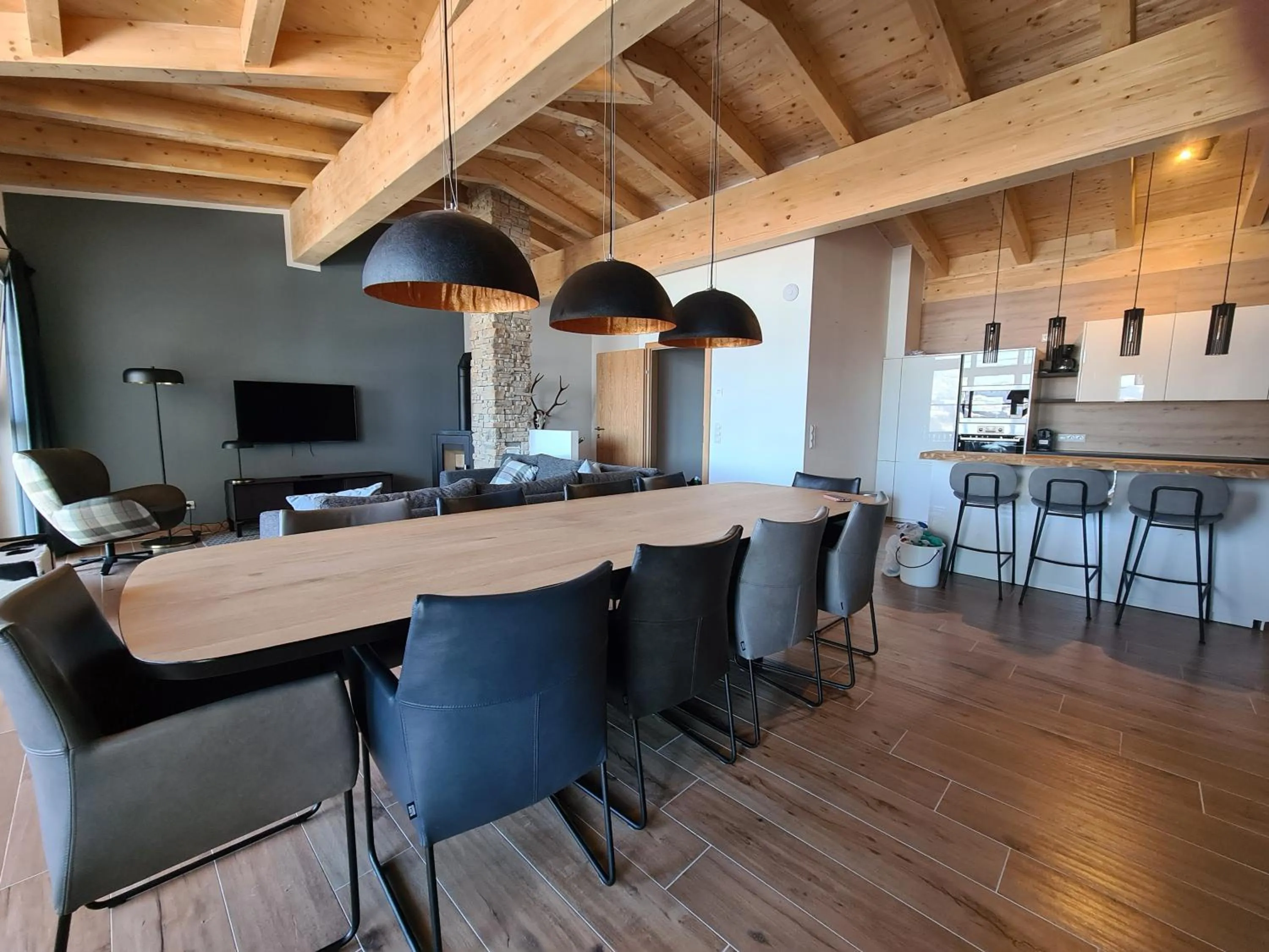 Communal lounge/ TV room in AlpenParks Hotel & Apartment Alpendorf