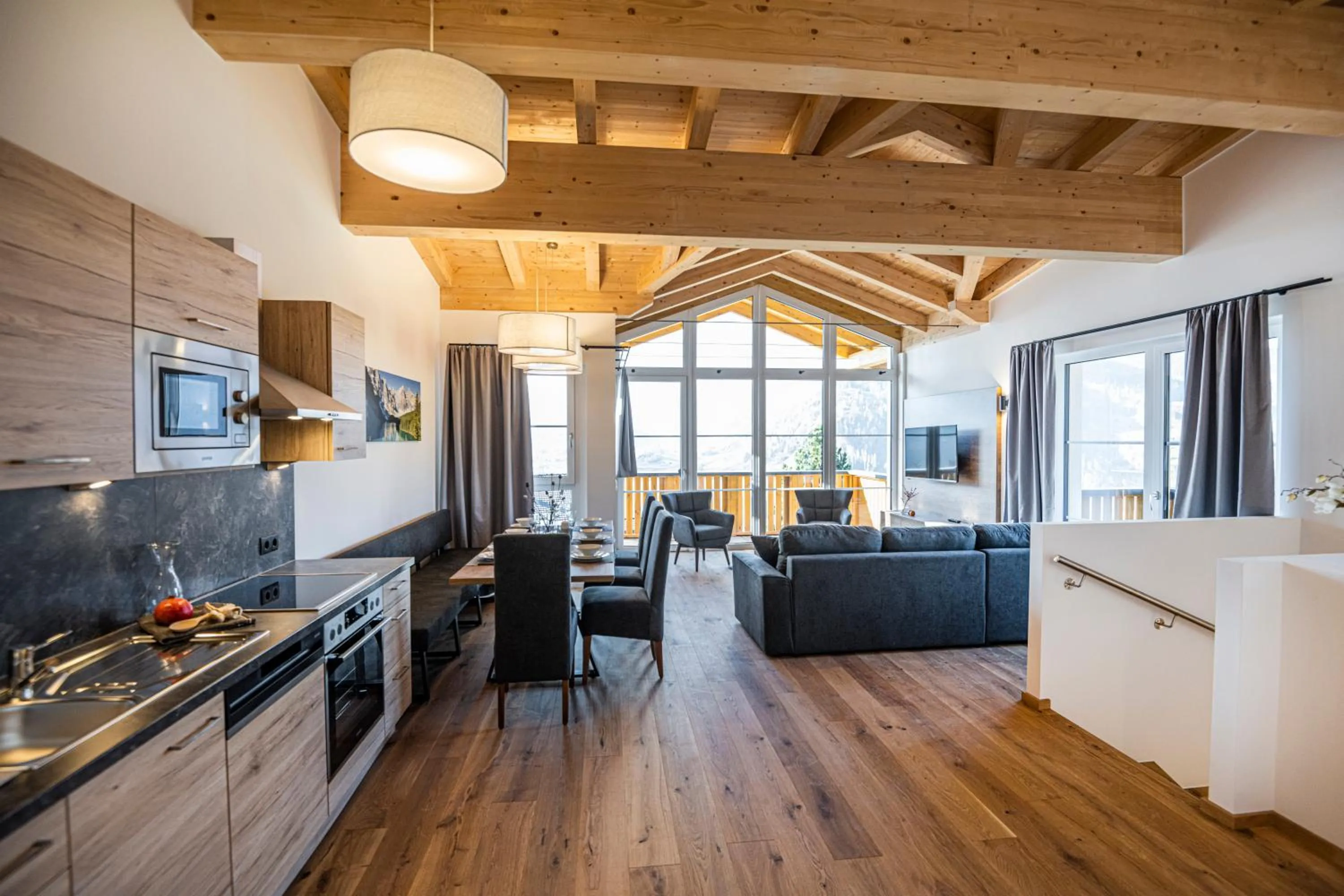 Kitchen or kitchenette in AlpenParks Hotel & Apartment Alpendorf