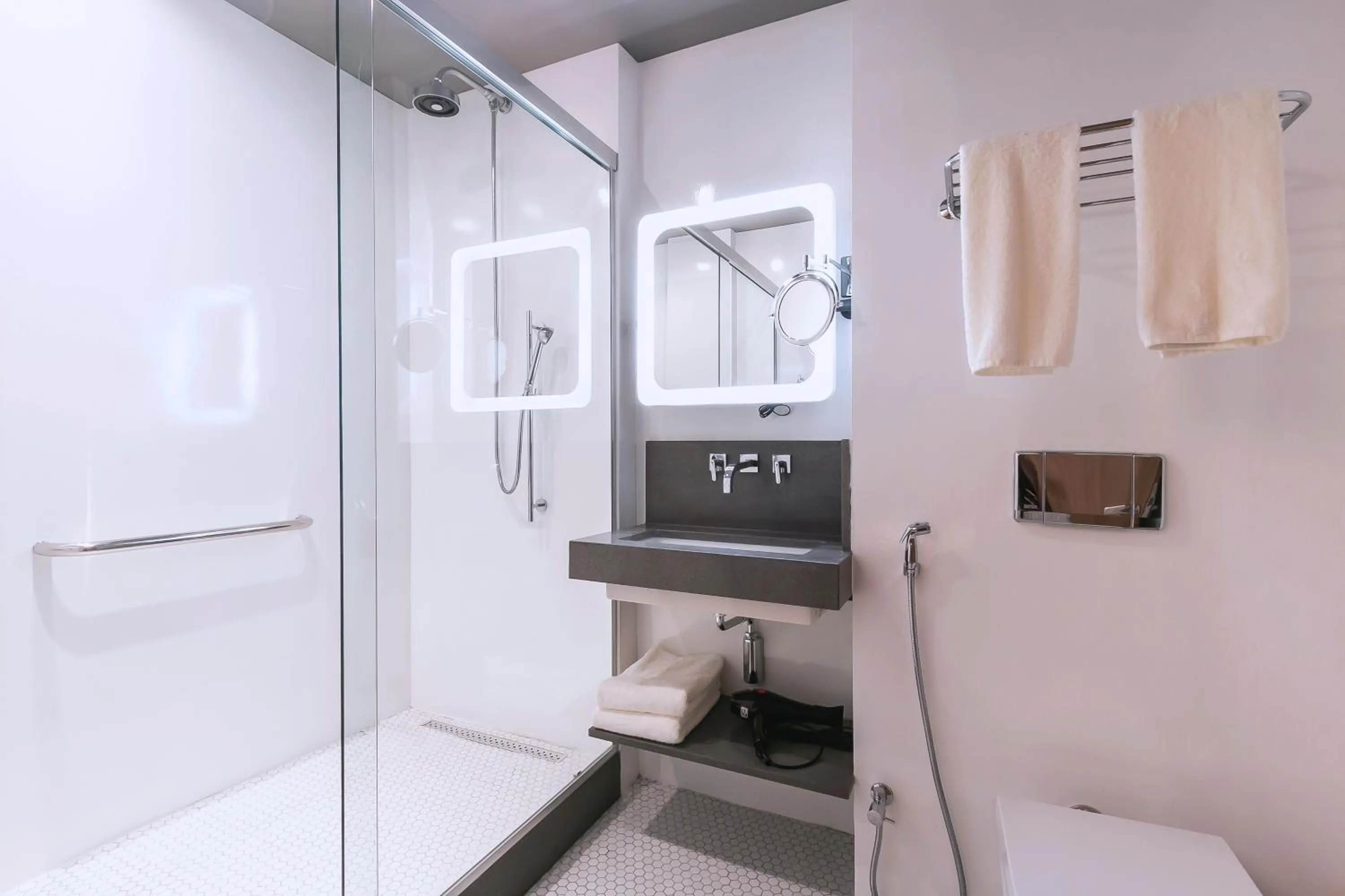 Shower in Novotel Lencois Paulista