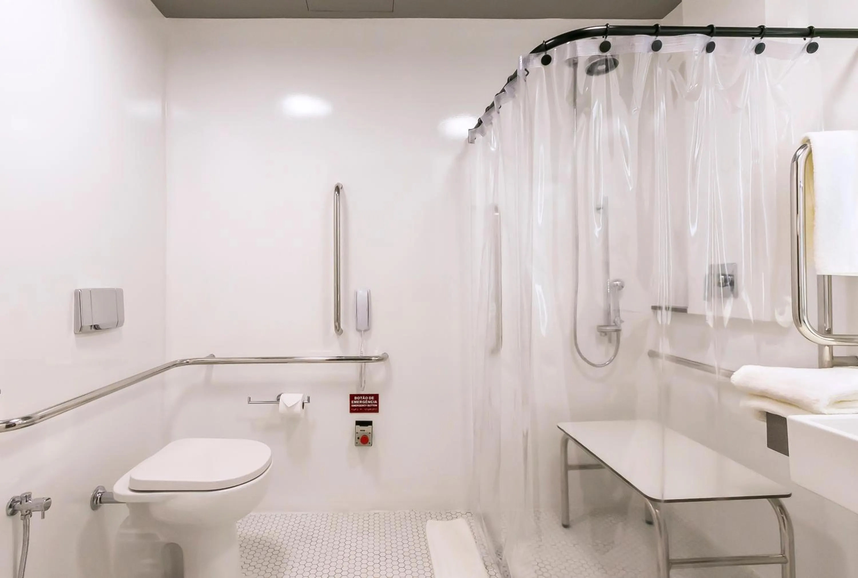 Toilet in Novotel Lencois Paulista