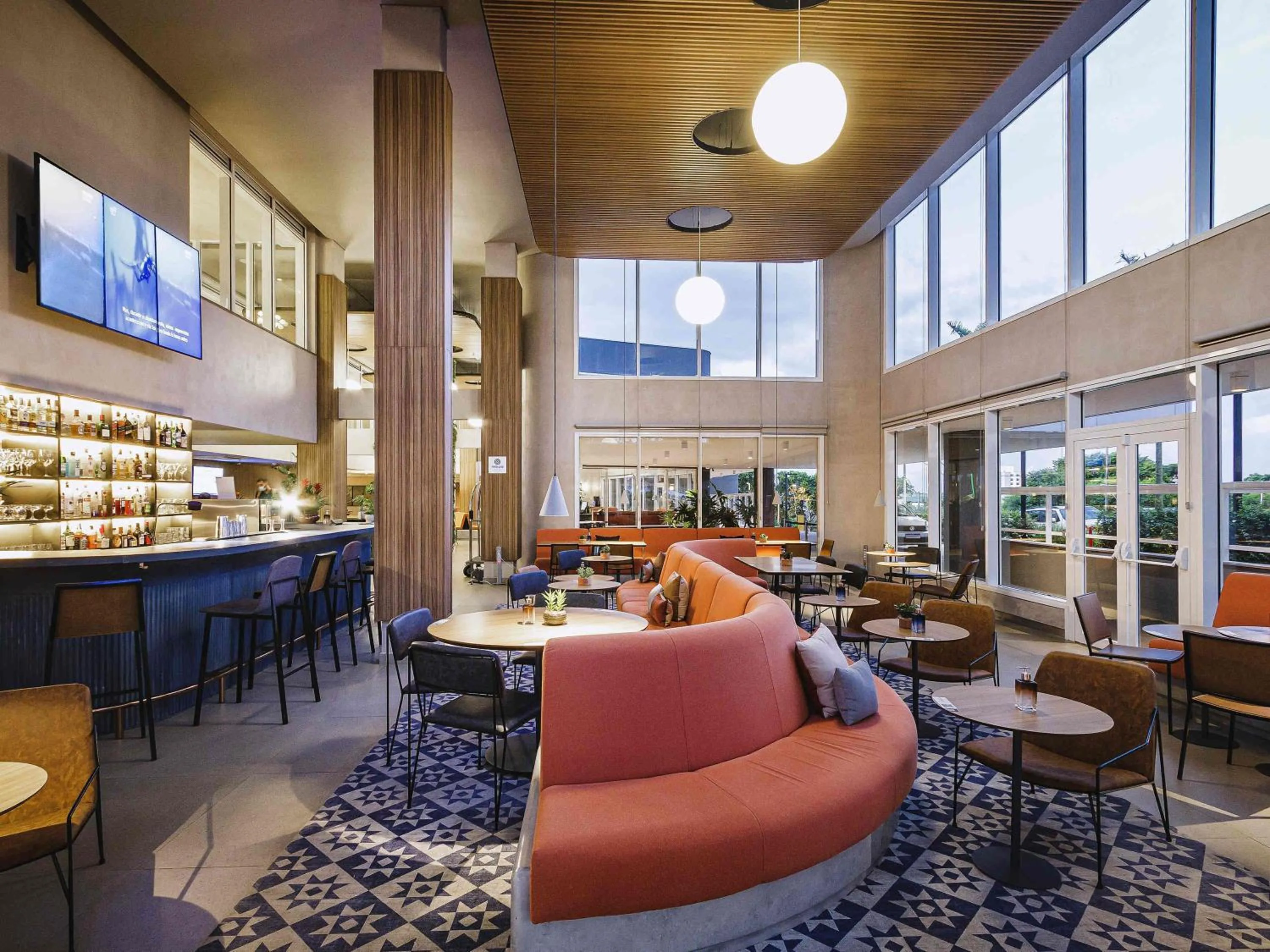 Lounge or bar in Novotel Lencois Paulista