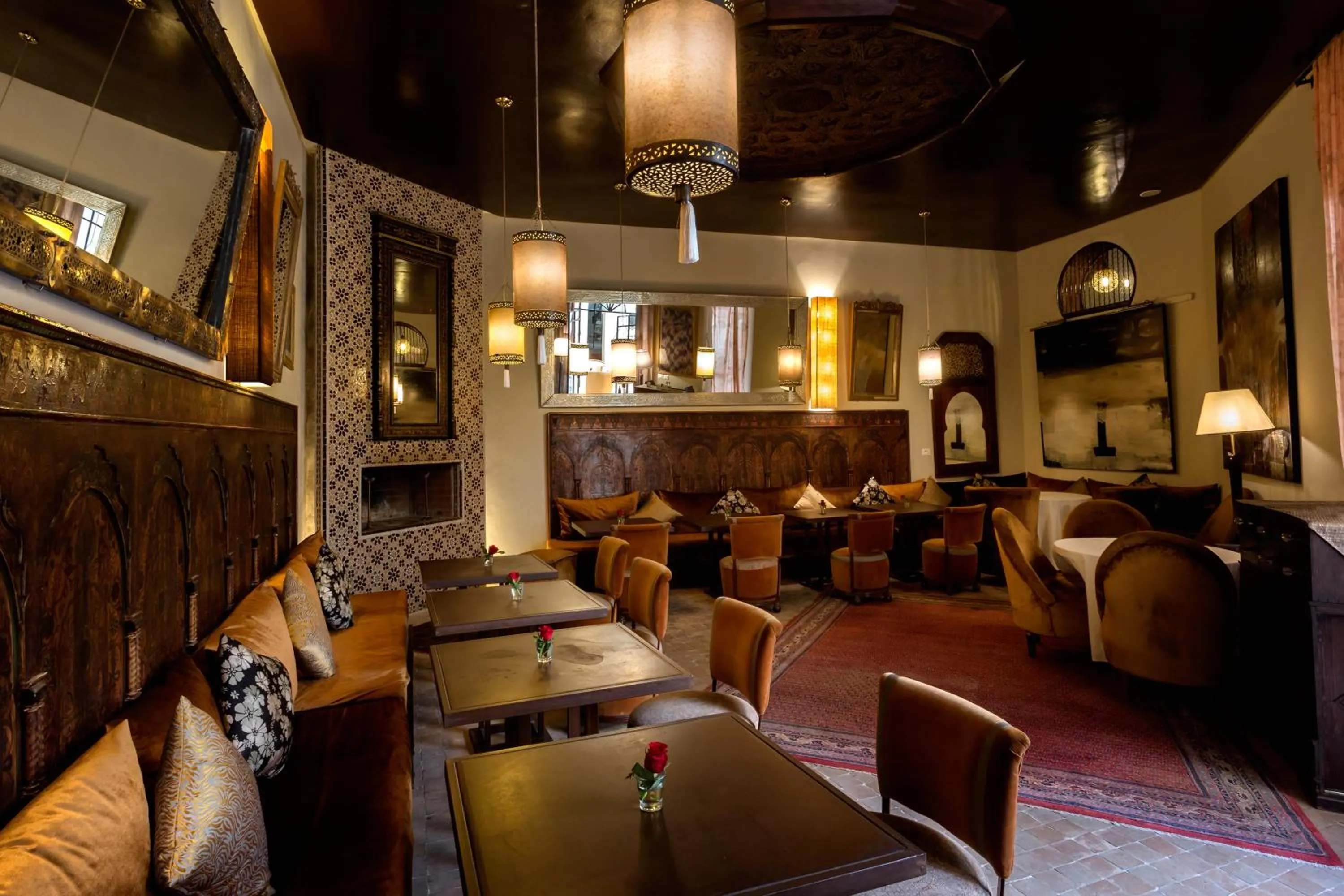 Restaurant/places to eat in Palais Khum