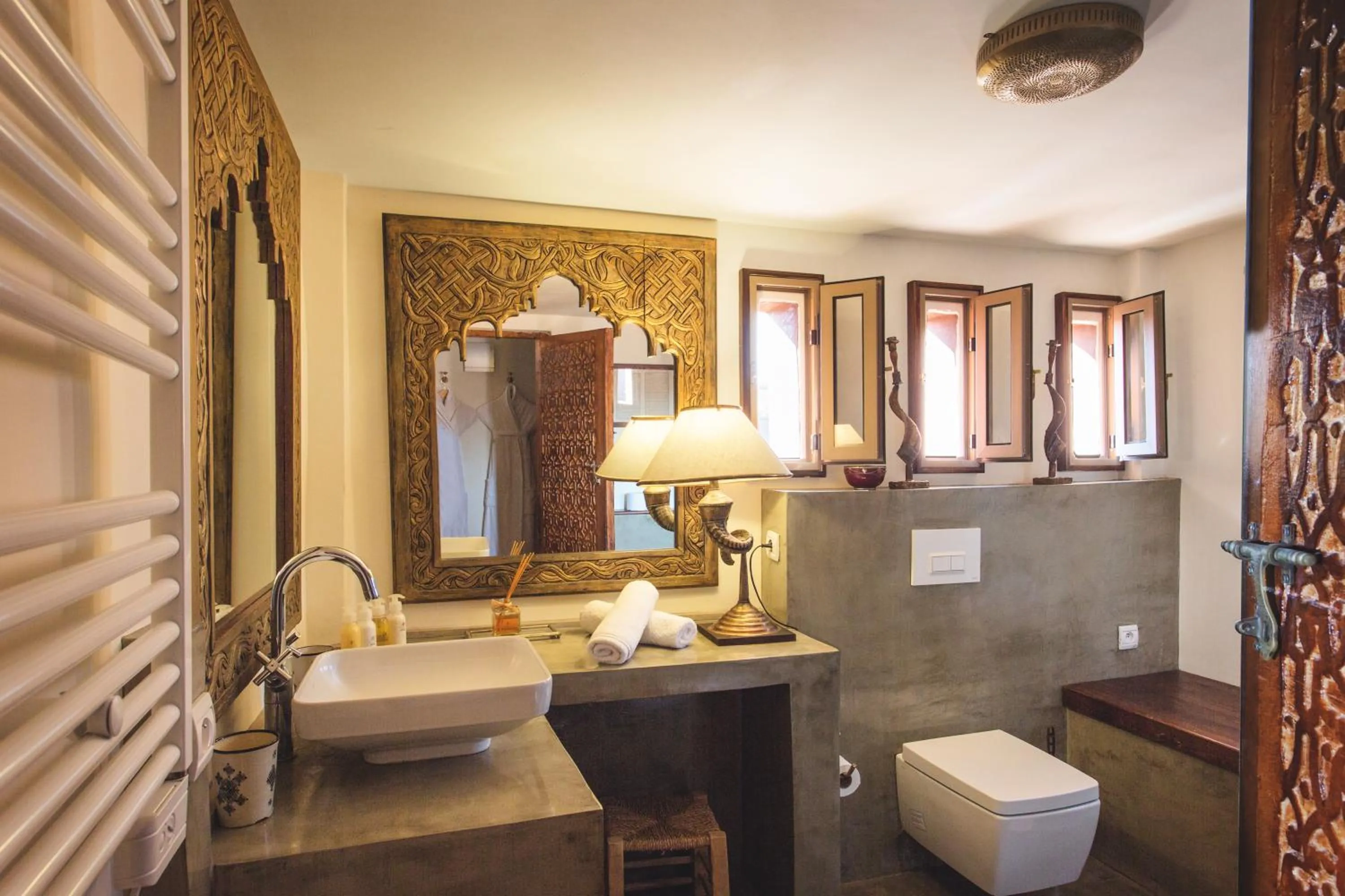 Bathroom in Palais Khum