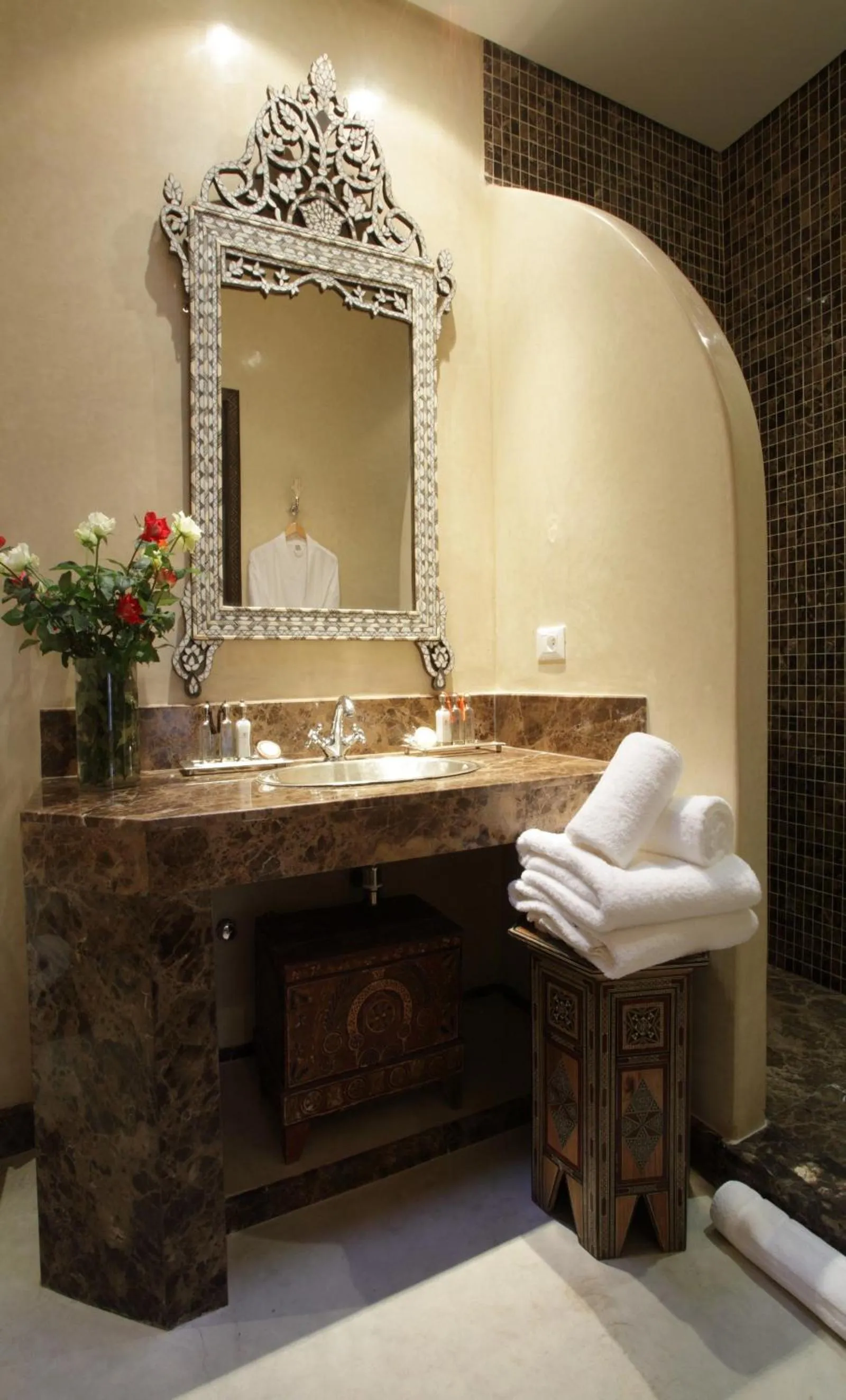 Bathroom in Palais Khum