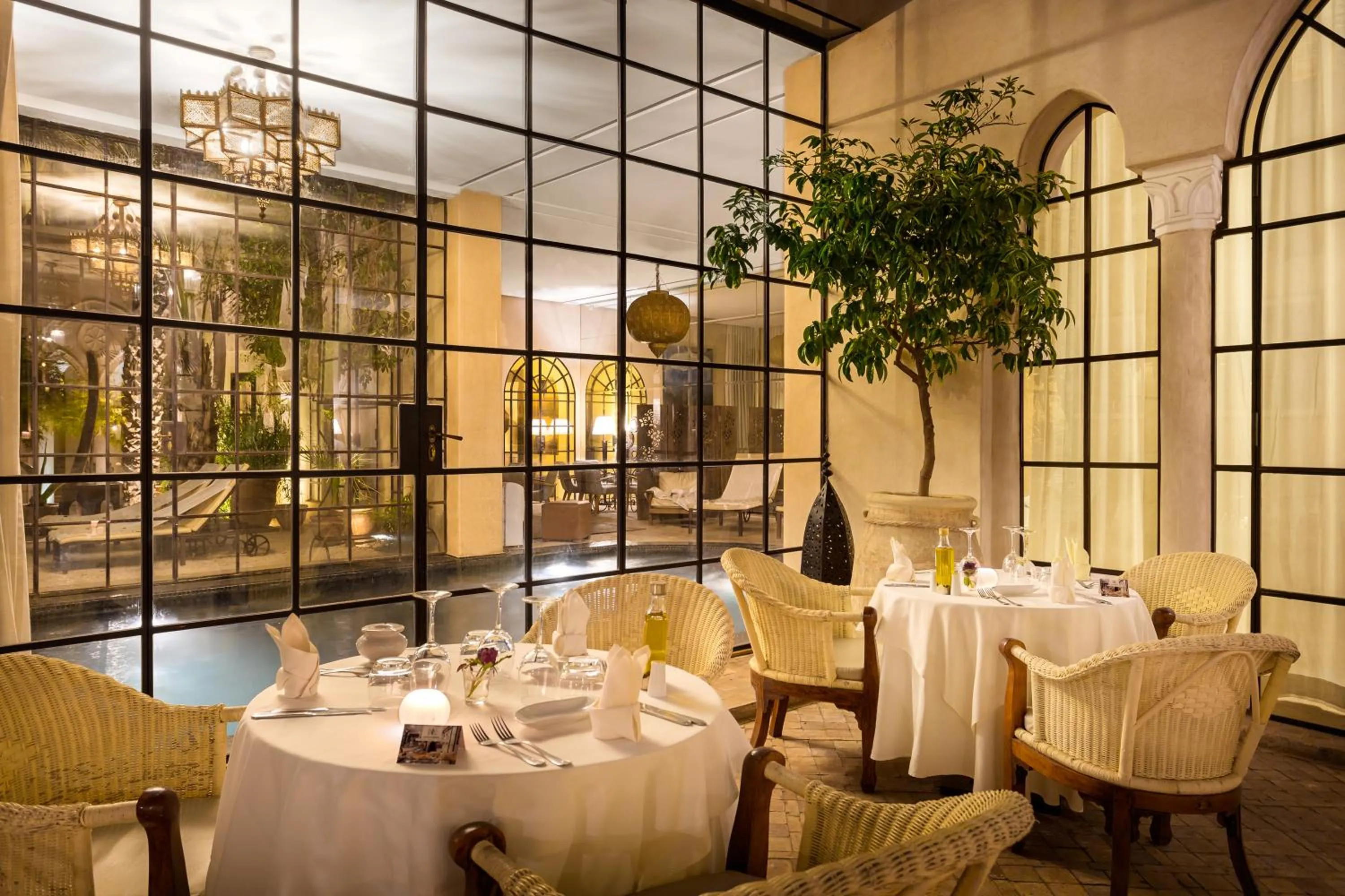 Restaurant/places to eat in Palais Khum