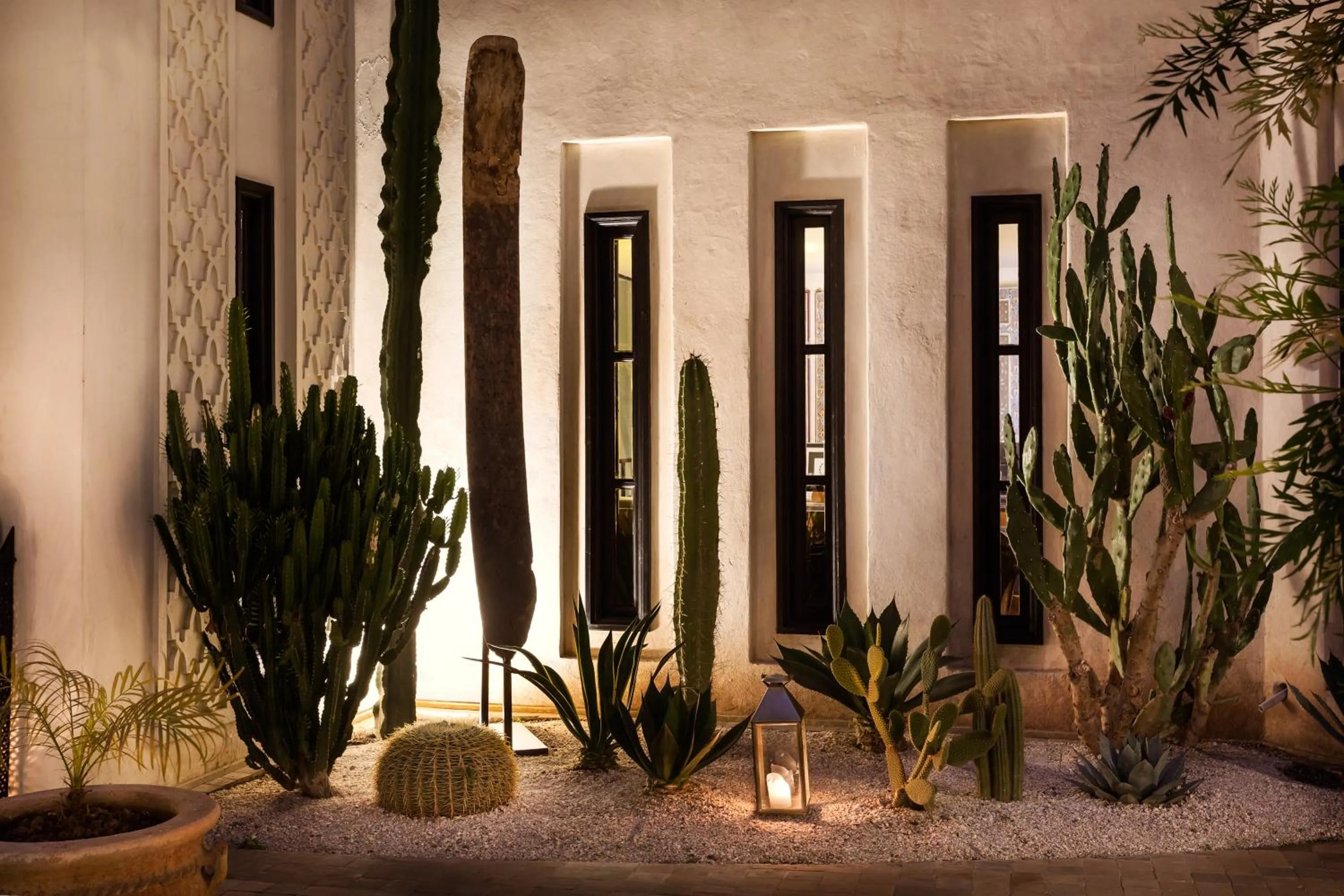 Night in Palais Khum